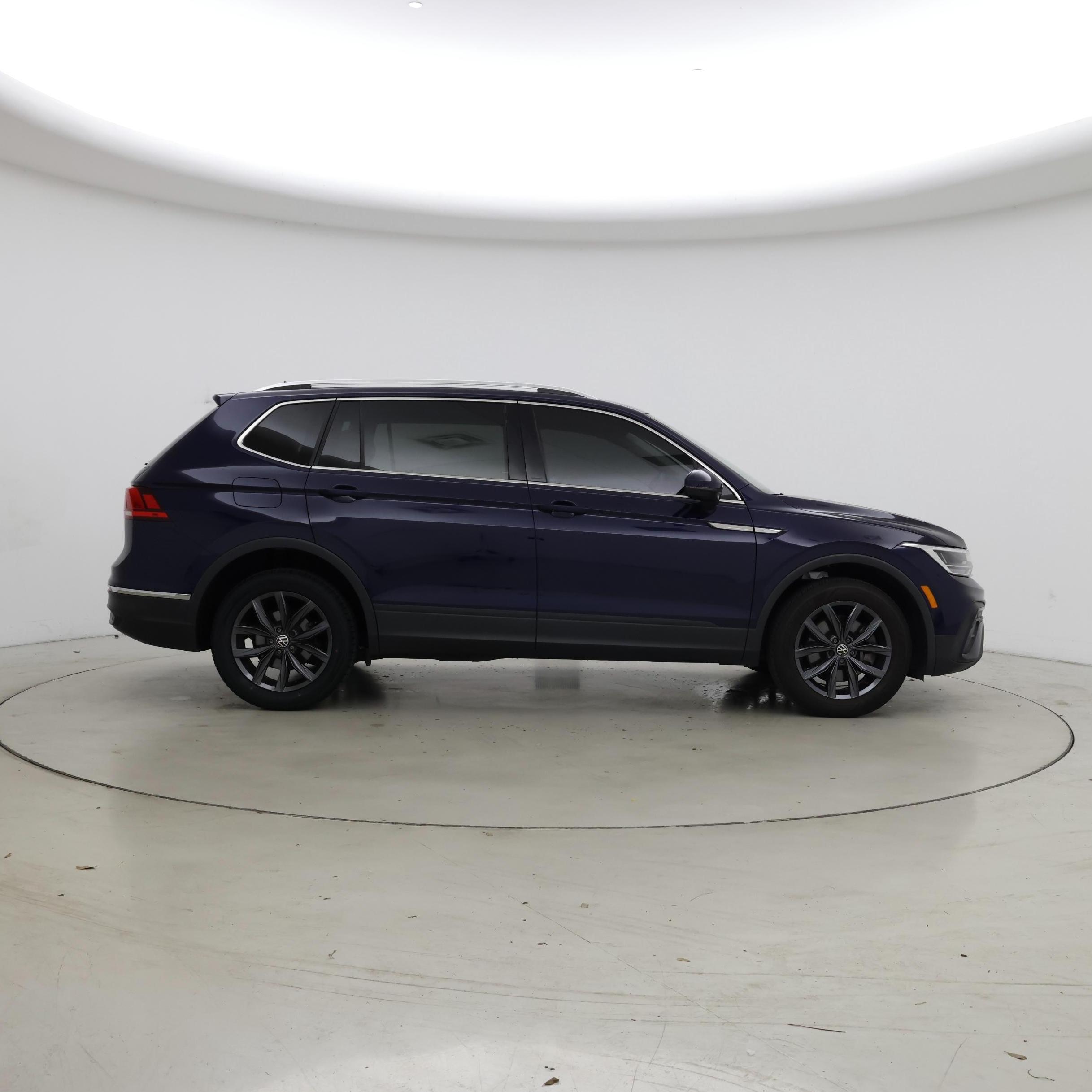 Thumbnail: 2023 Volkswagen Tiguan - 7