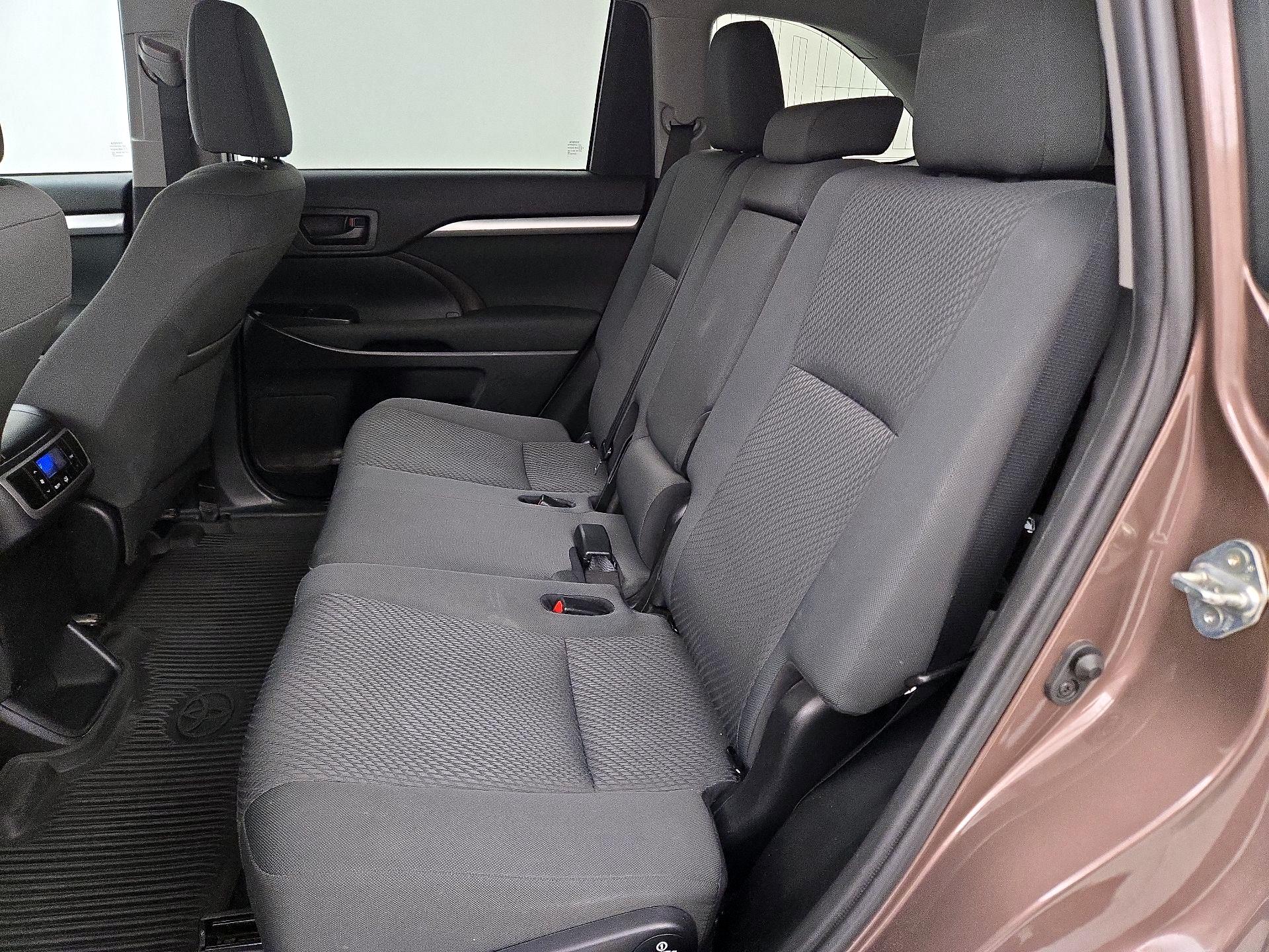 Thumbnail: 2019 Toyota Highlander - 19