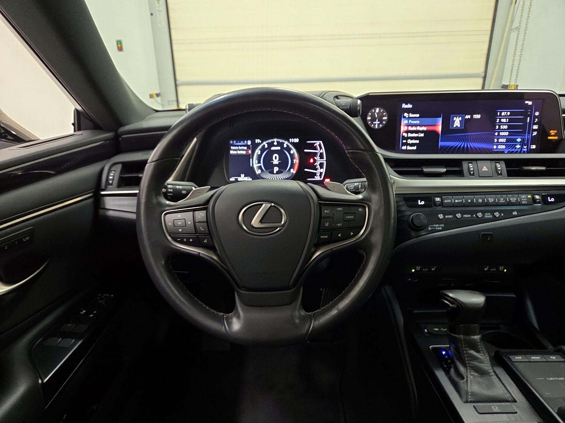 Thumbnail: 2020 Lexus ES - 10