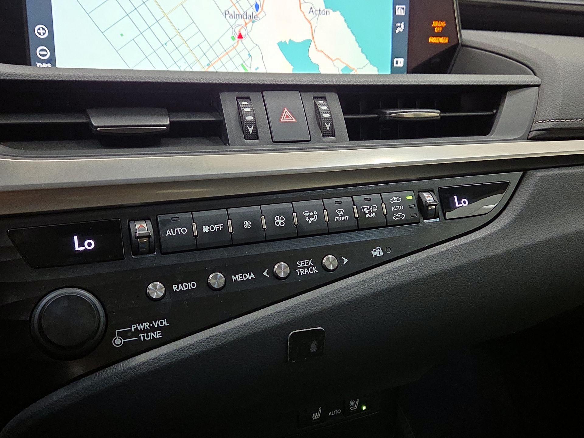 Thumbnail: 2020 Lexus ES - 17