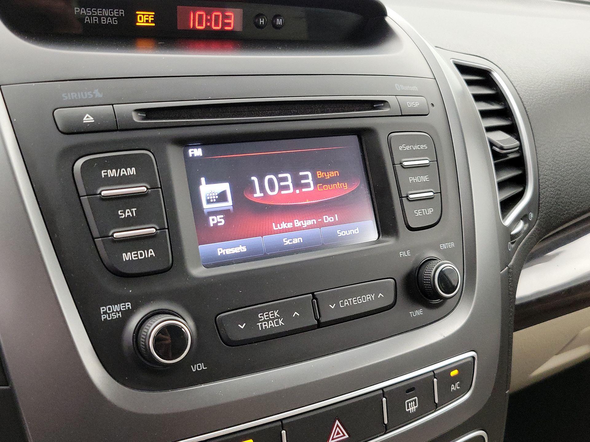Thumbnail: 2015 Kia Sorento - 15