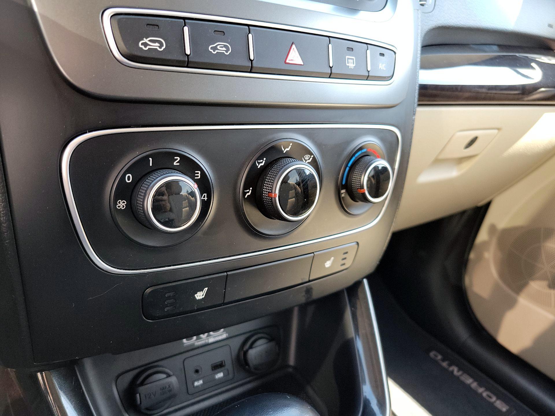Thumbnail: 2015 Kia Sorento - 16