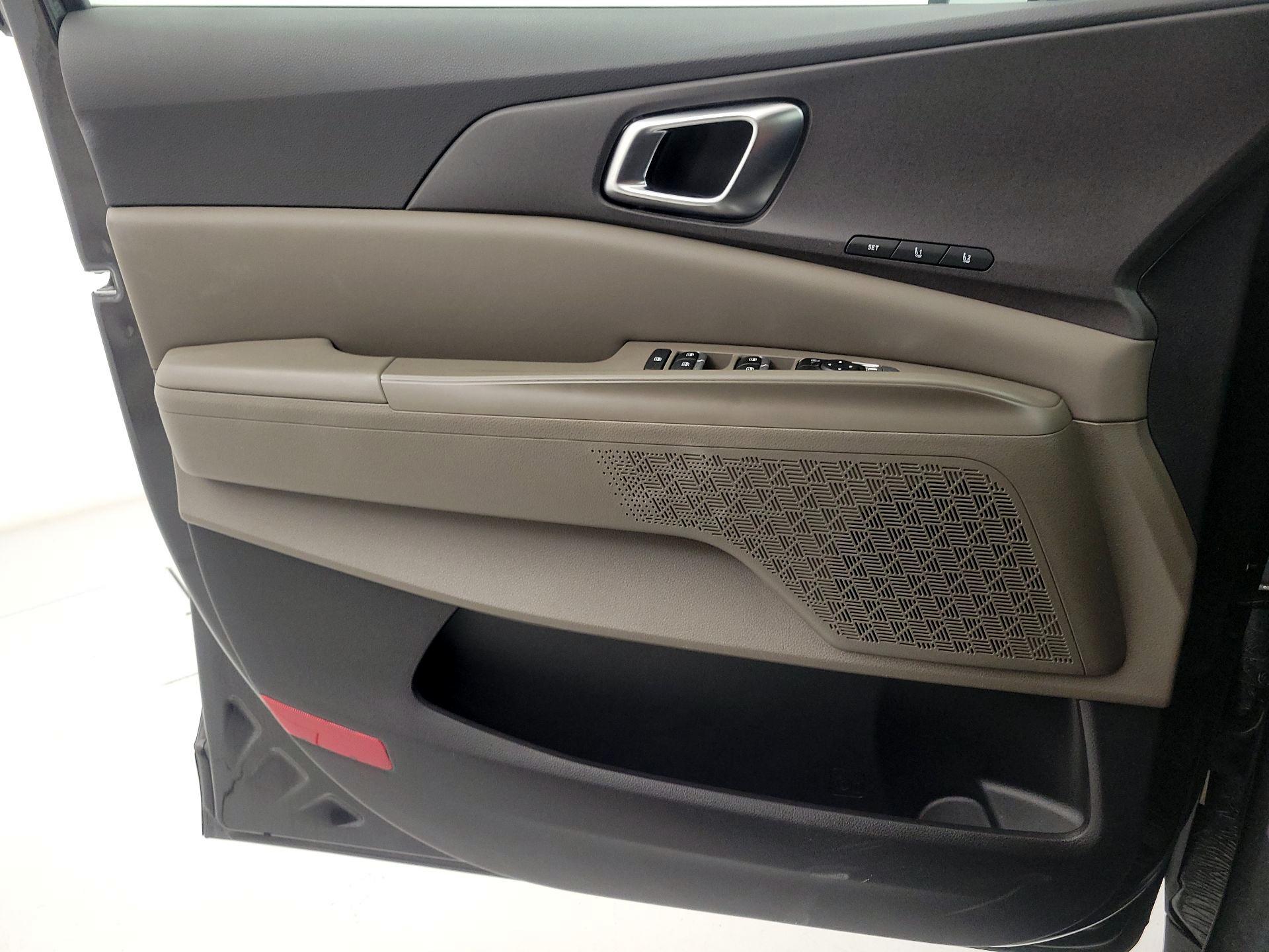 Thumbnail: 2025 Kia Carnival - 12