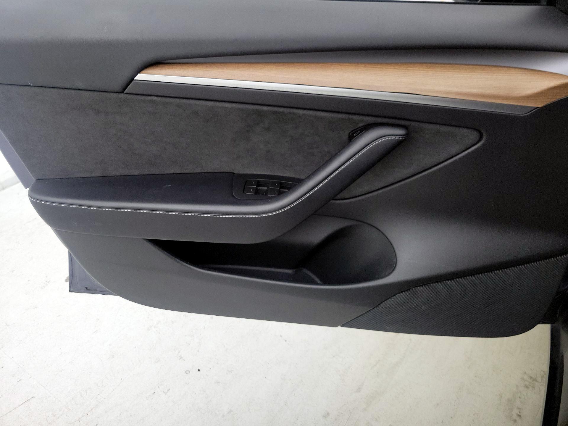 Thumbnail: 2022 Tesla Model 3 - 12