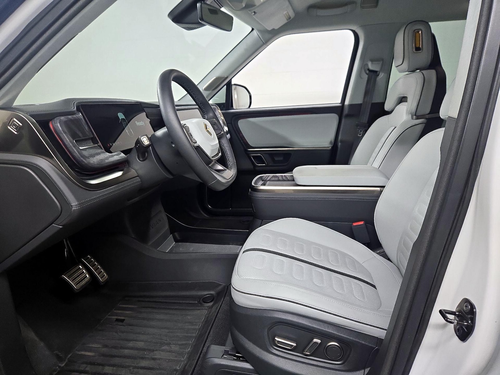 2023 Rivian R1S Adventure - Photo 12