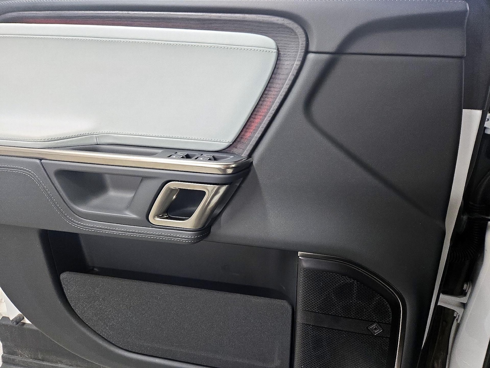 2023 Rivian R1S Adventure - Photo 13