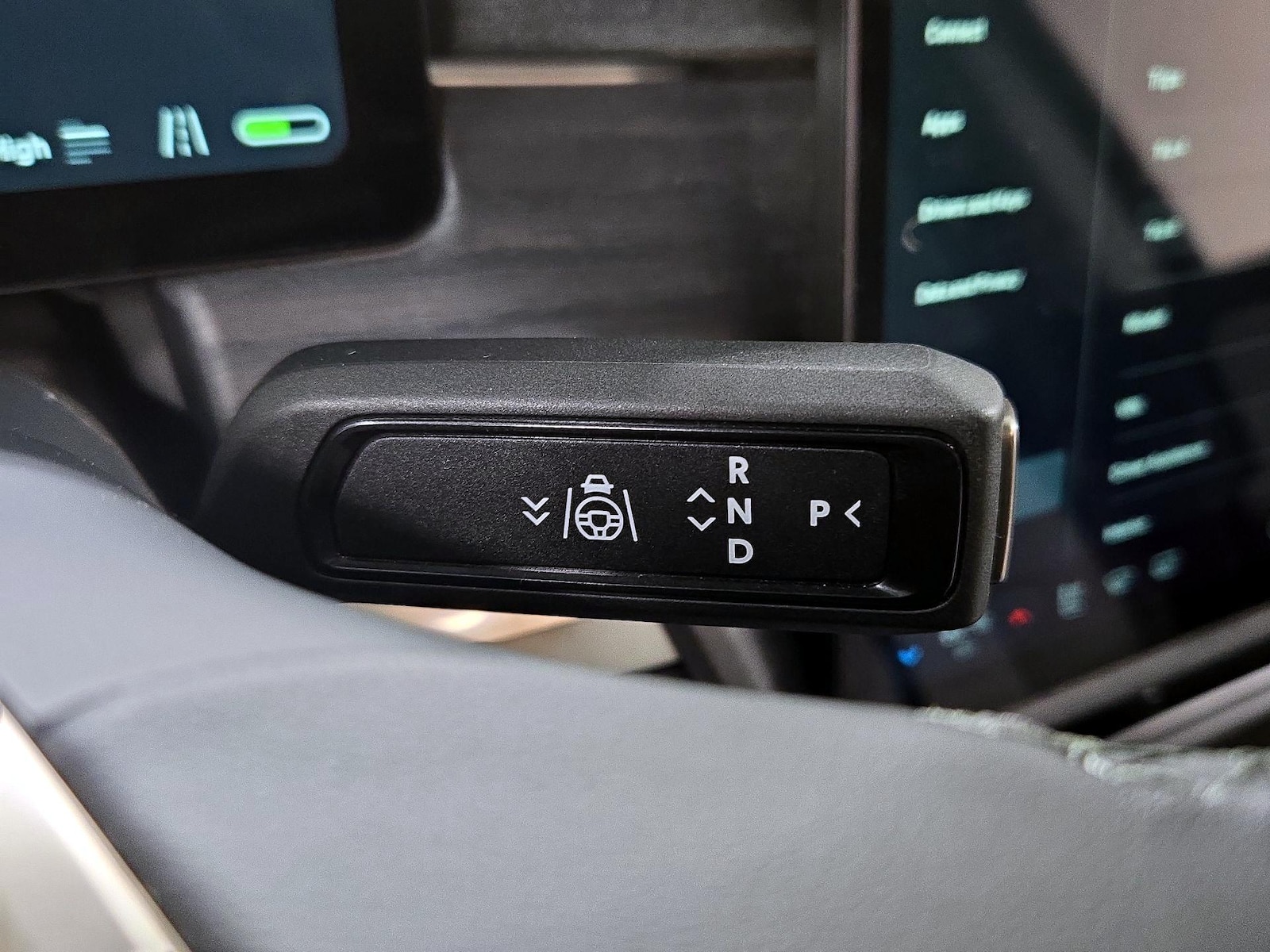 2023 Rivian R1S Adventure - Photo 17