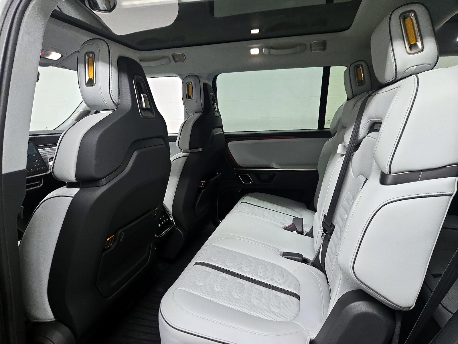 2023 Rivian R1S Adventure - Photo 19