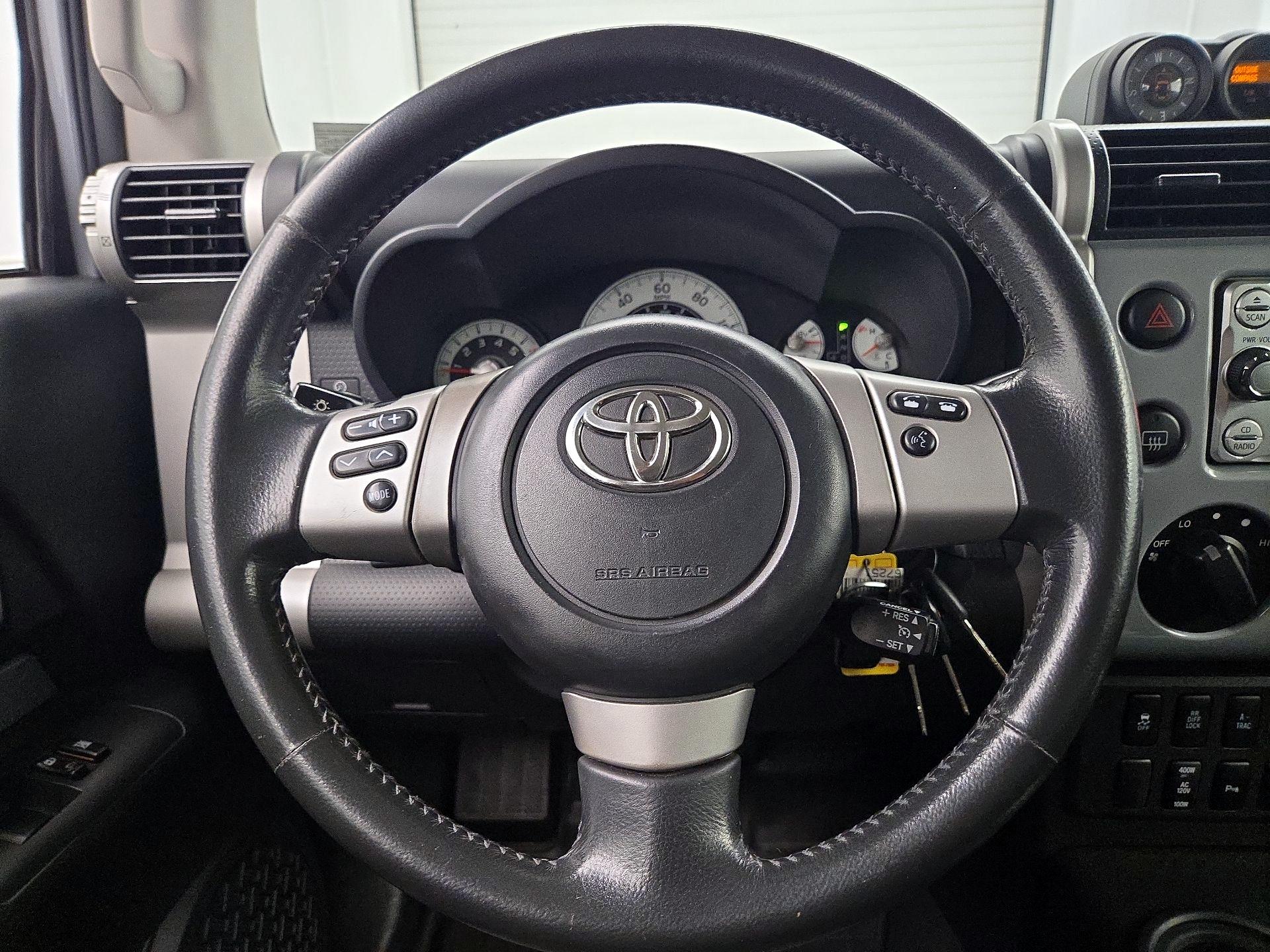 Thumbnail: 2014 Toyota FJ Cruiser - 10