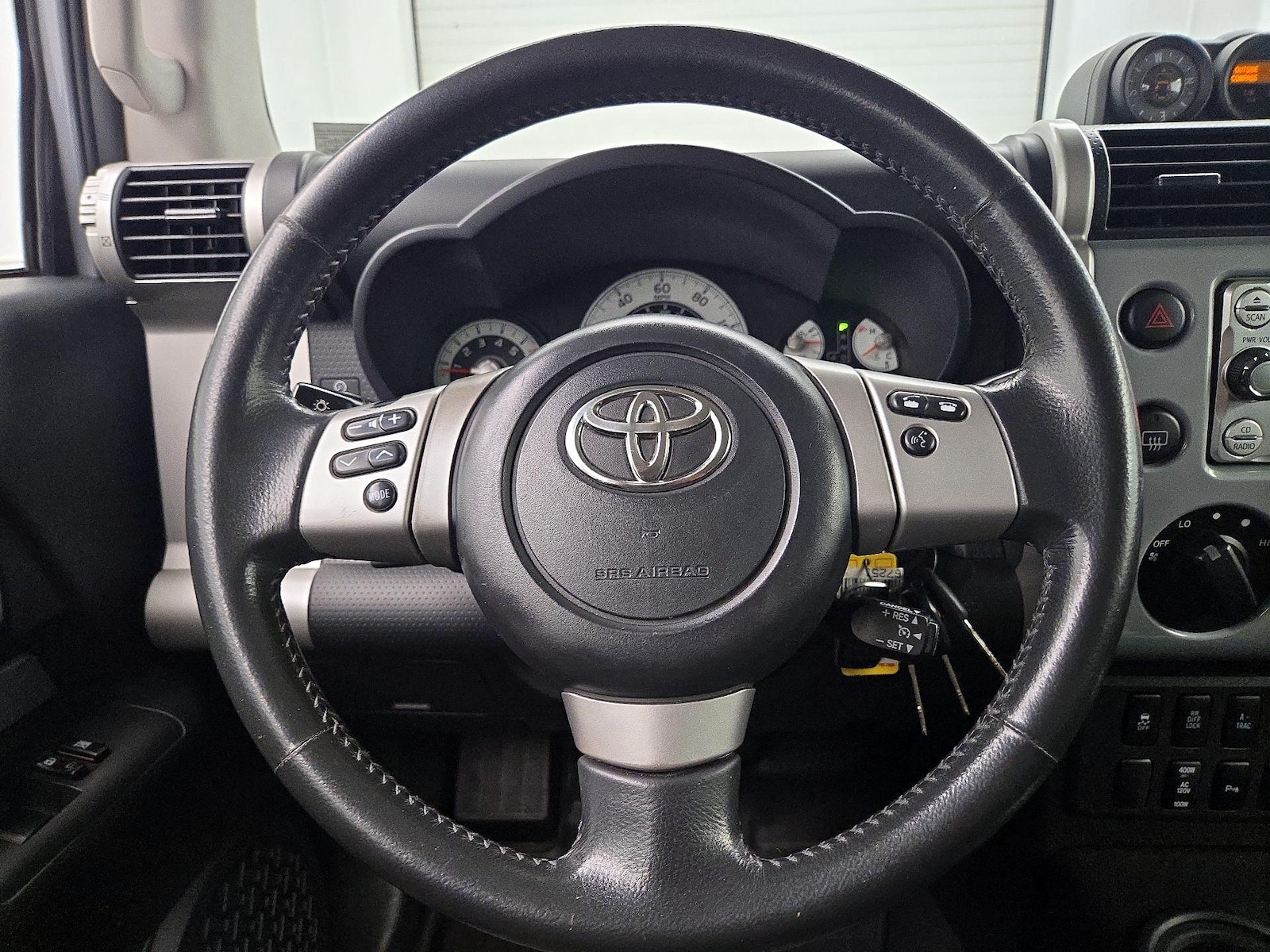 2014 Toyota FJ Cruiser Base - Photo 11
