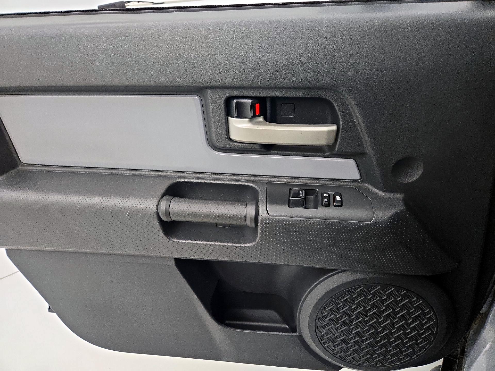 Thumbnail: 2014 Toyota FJ Cruiser - 12