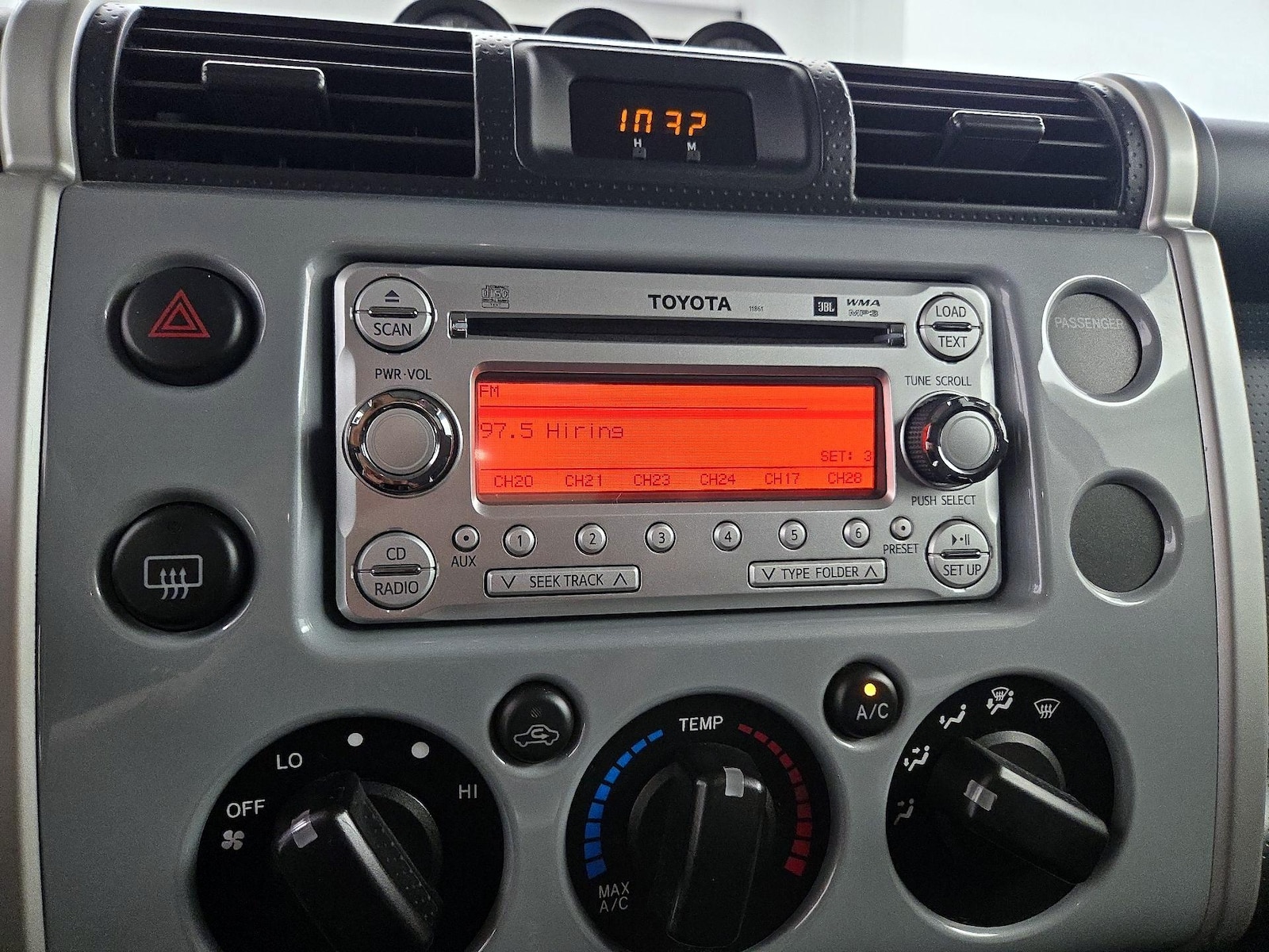 2014 Toyota FJ Cruiser Base - Photo 16
