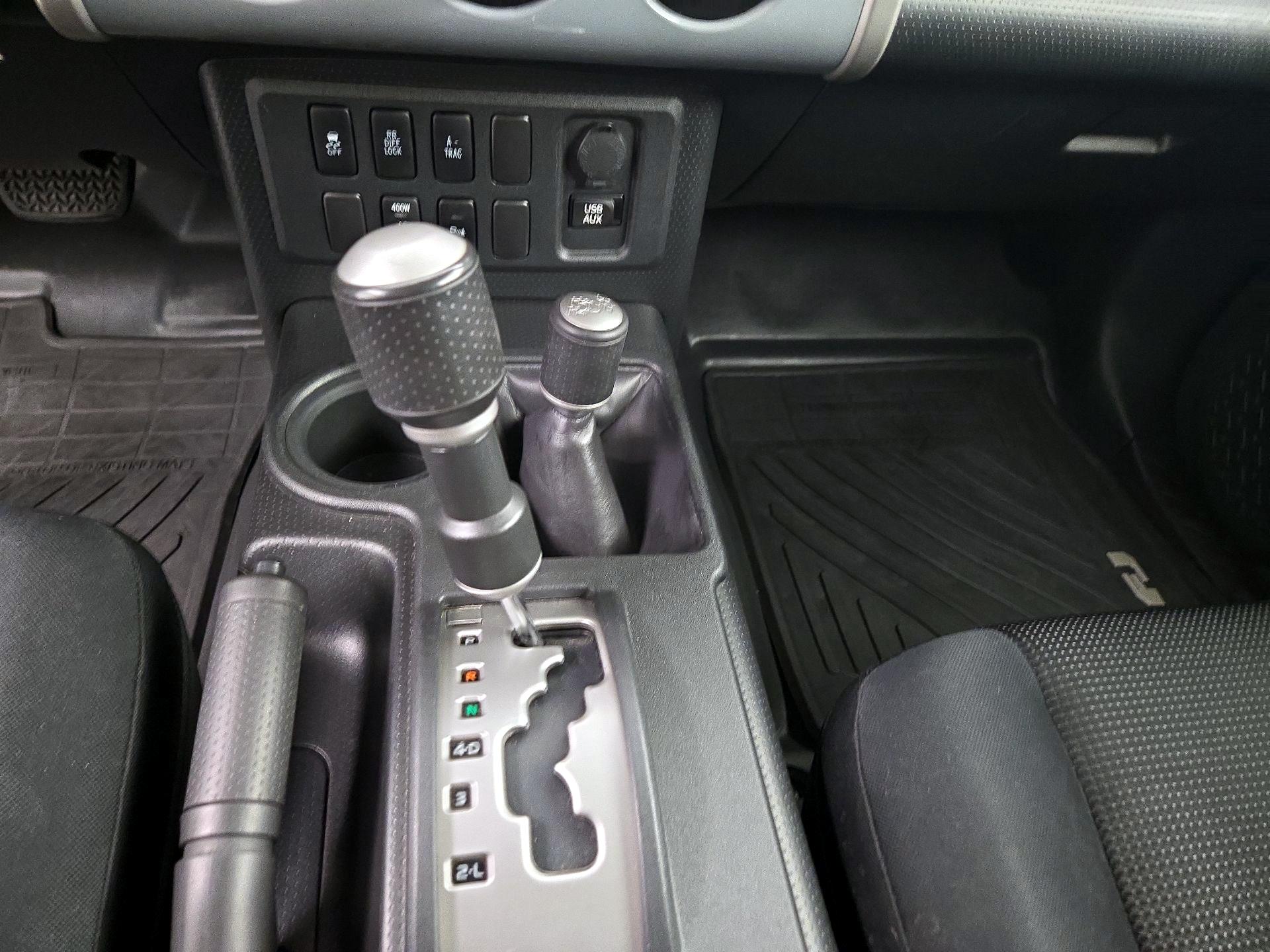 Thumbnail: 2014 Toyota FJ Cruiser - 17
