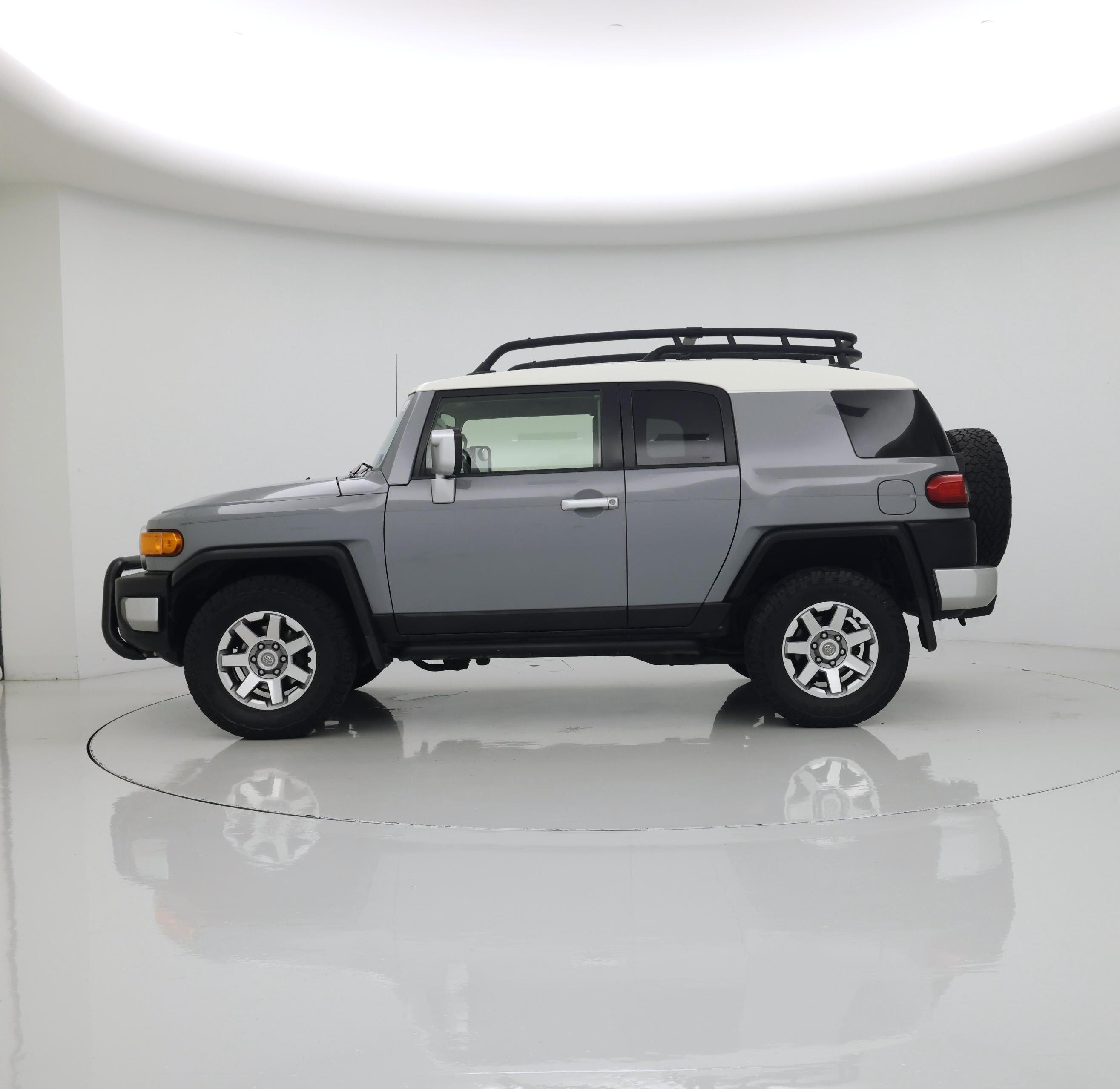 Thumbnail: 2014 Toyota FJ Cruiser - 3