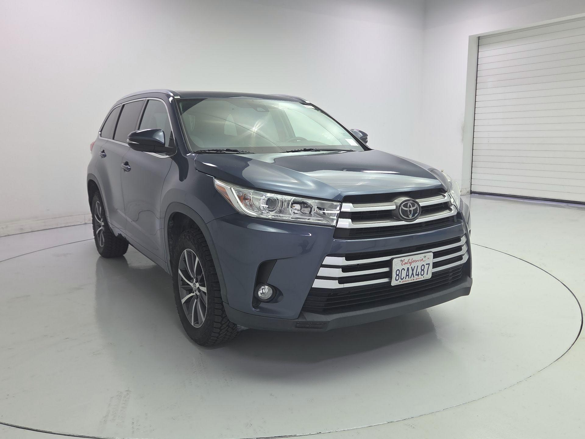 Blue 2018 Toyota Highlander SUV / Crossover Front-Wheel Drive Automatic