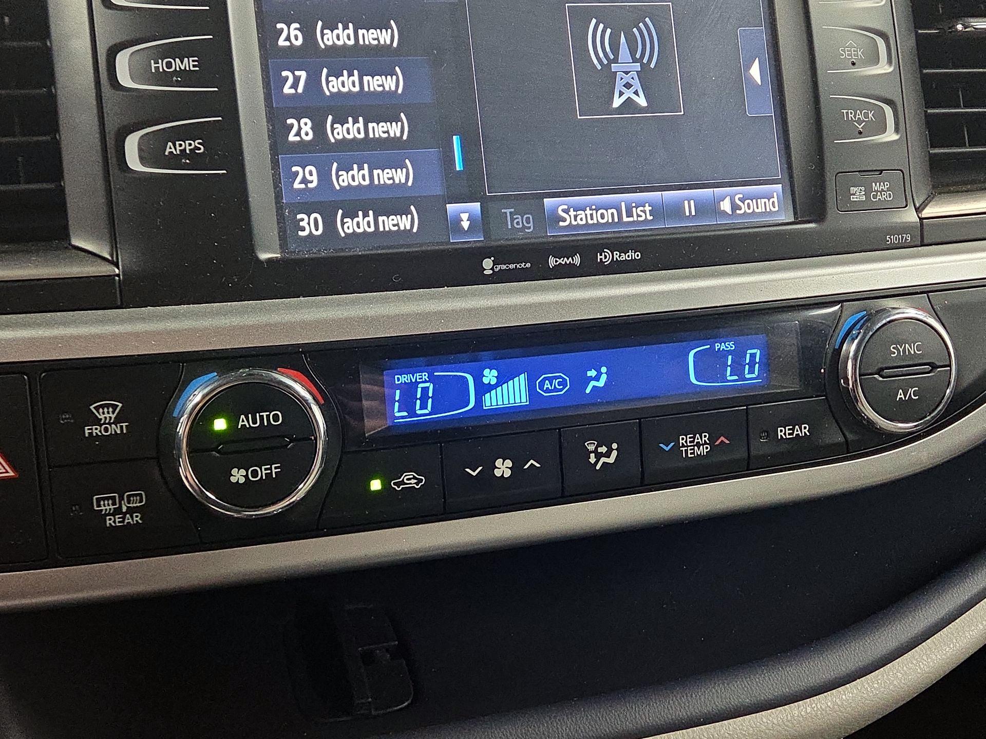 Thumbnail: 2018 Toyota Highlander - 15