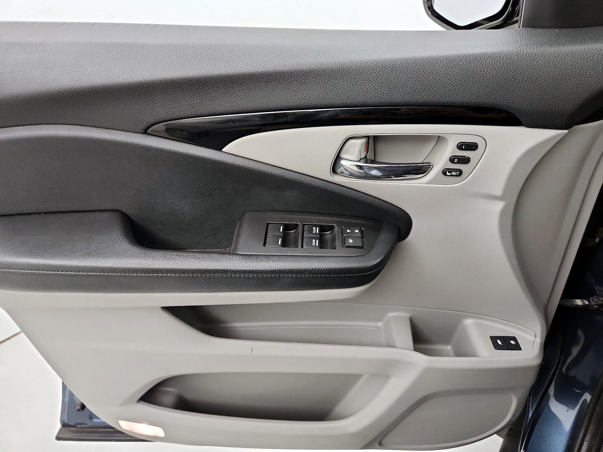 Thumbnail: 2018 Honda Pilot - 12