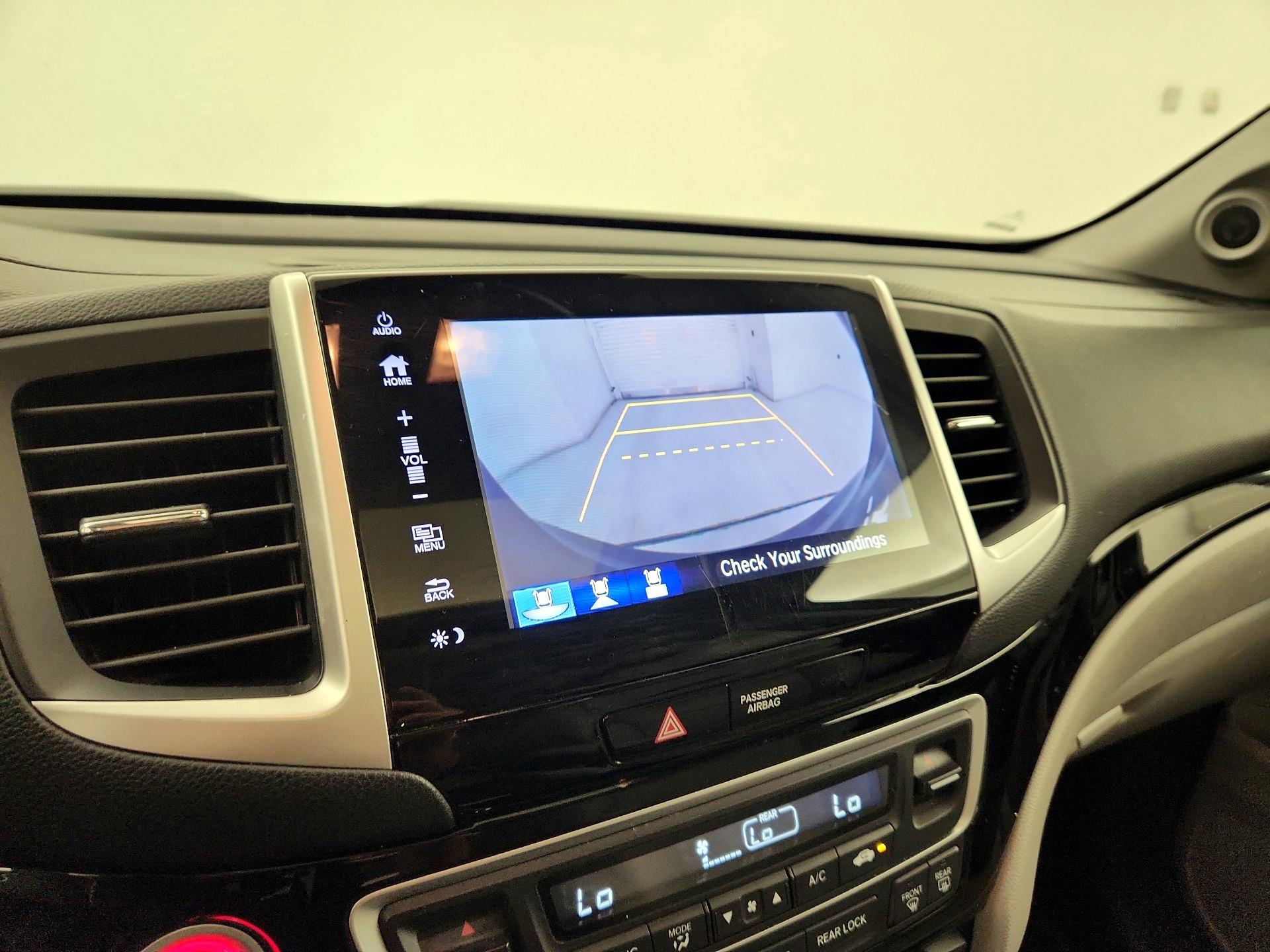 Thumbnail: 2018 Honda Pilot - 15