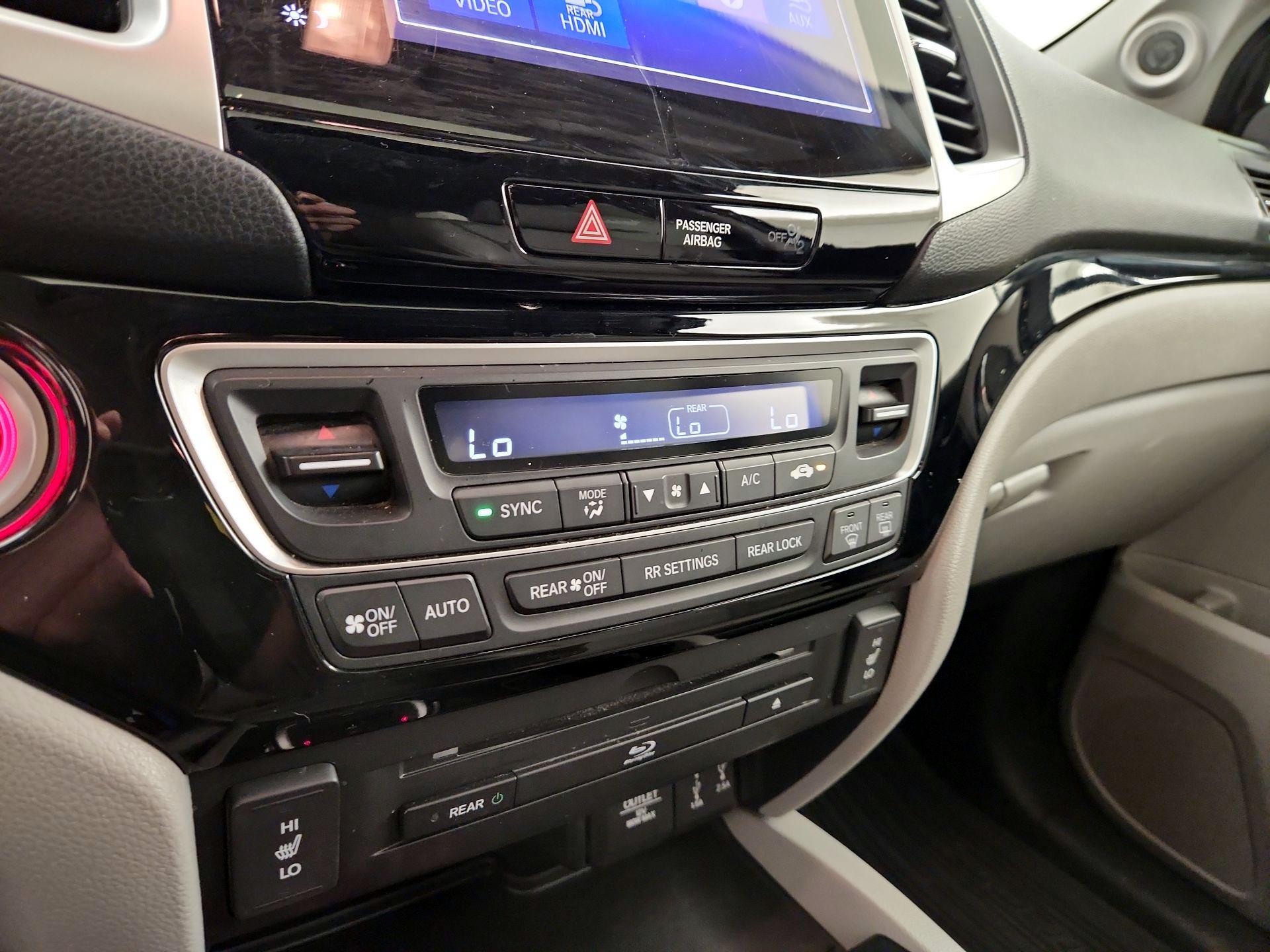 Thumbnail: 2018 Honda Pilot - 17