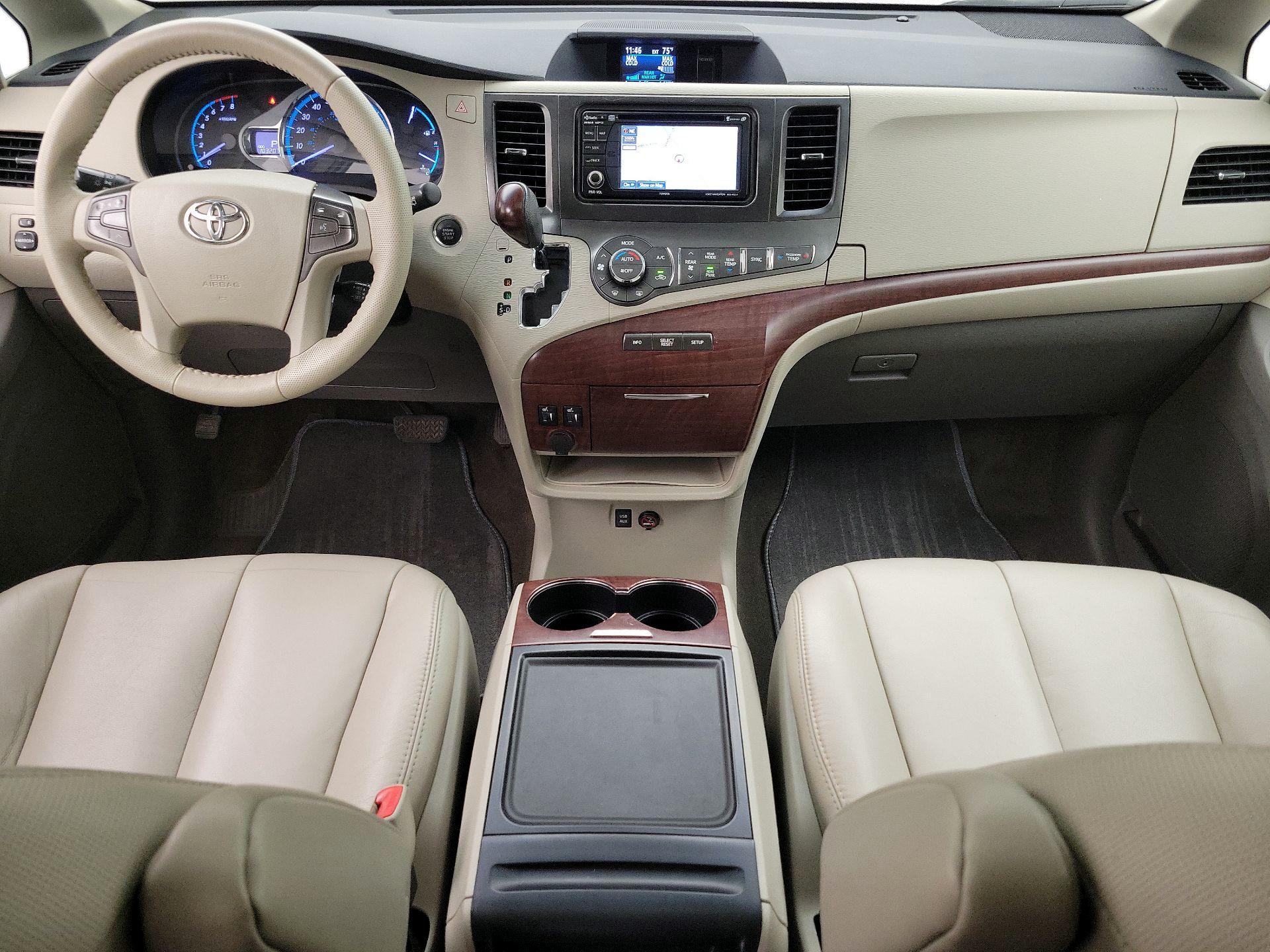 Thumbnail: 2014 Toyota Sienna - 9
