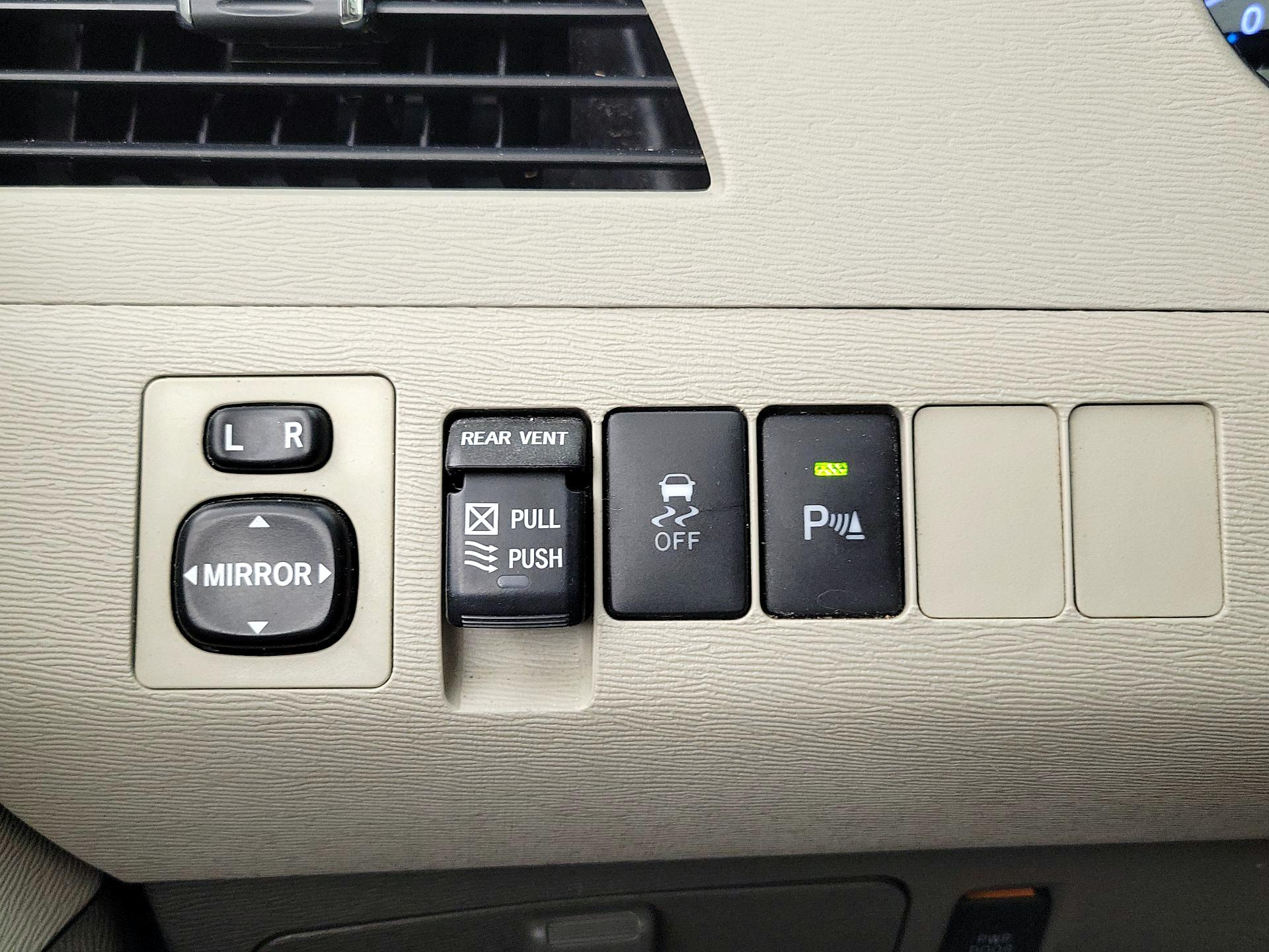 Thumbnail: 2014 Toyota Sienna - 13