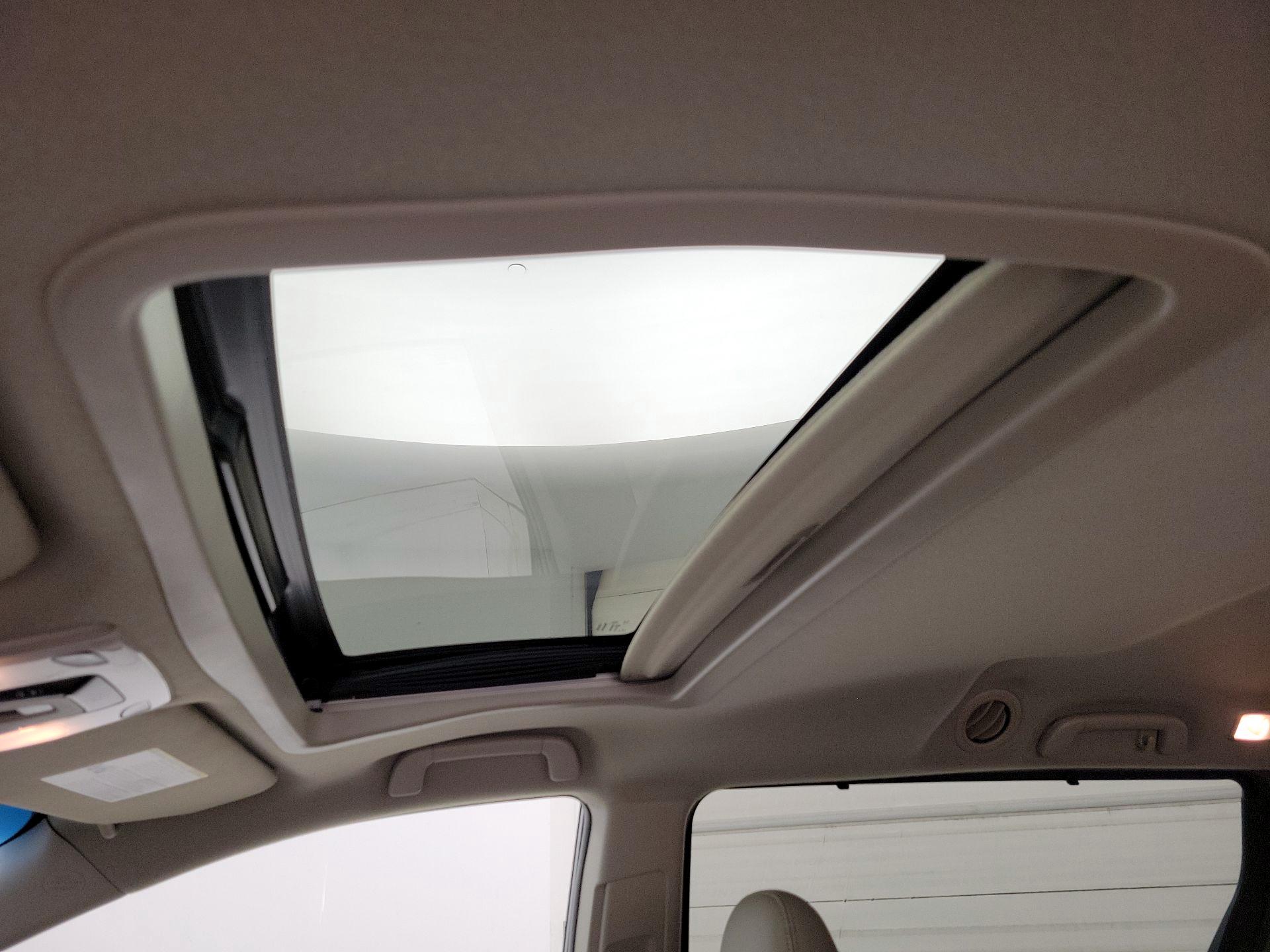 Thumbnail: 2014 Toyota Sienna - 20