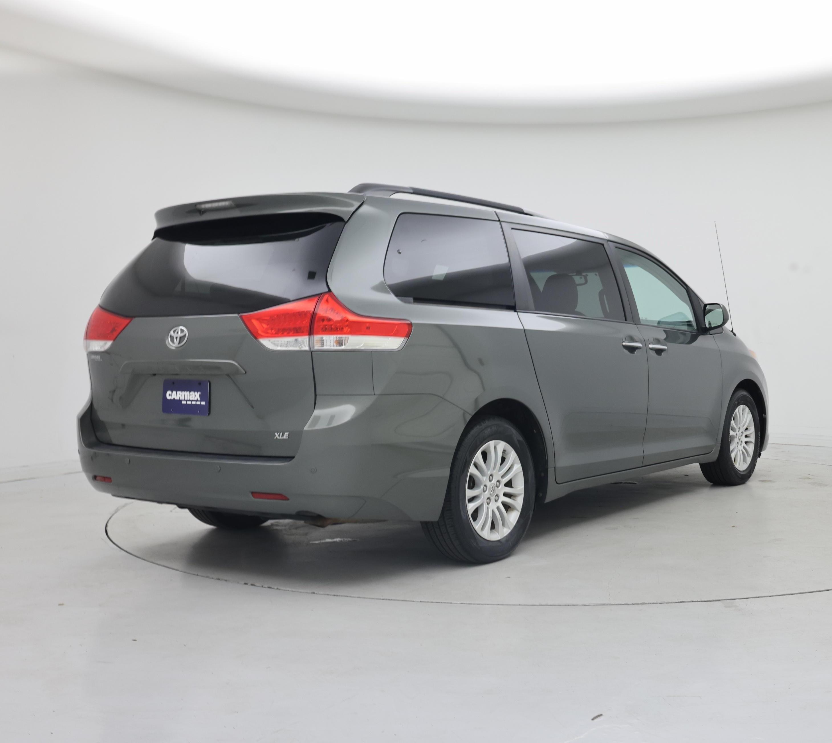 Thumbnail: 2014 Toyota Sienna - 8