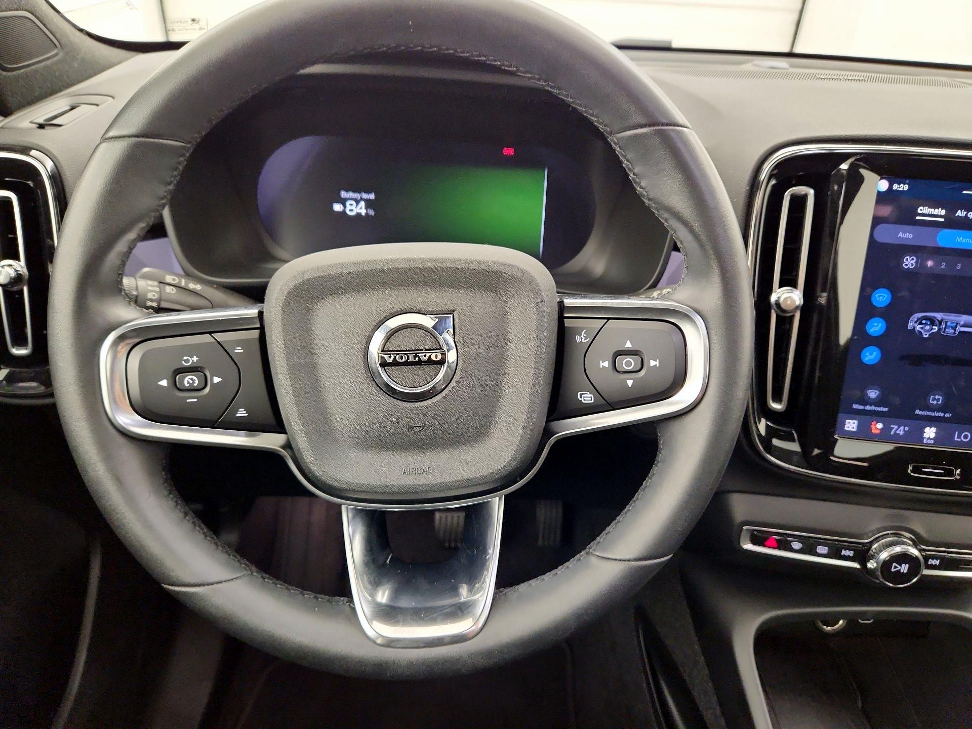 Thumbnail: 2023 Volvo XC40 - 10