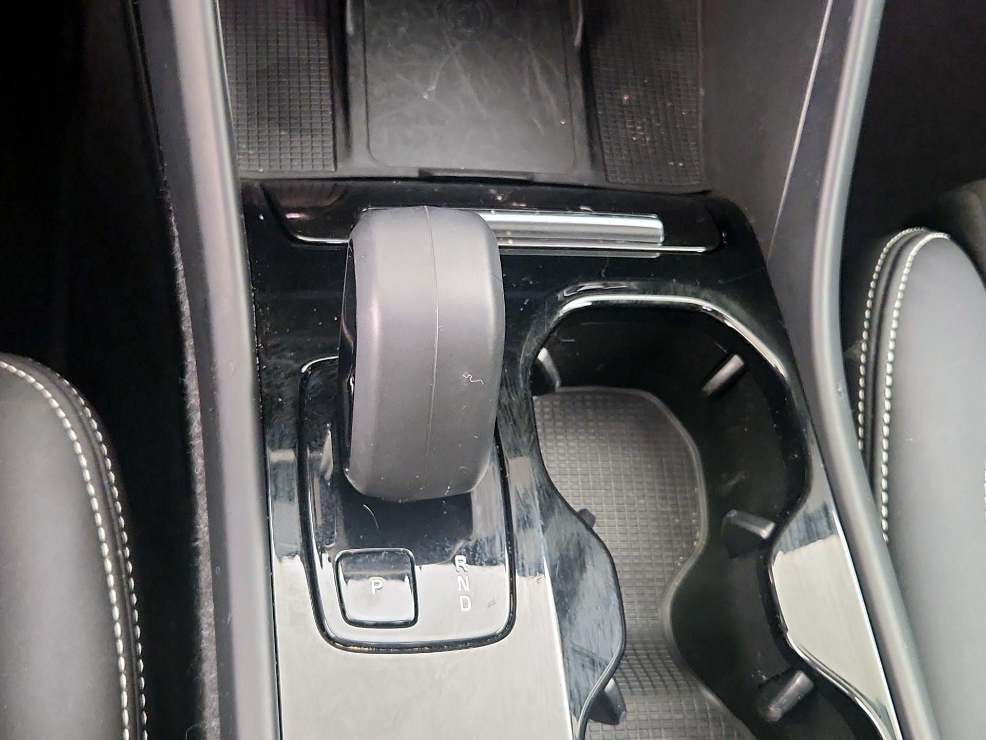 Thumbnail: 2023 Volvo XC40 - 18