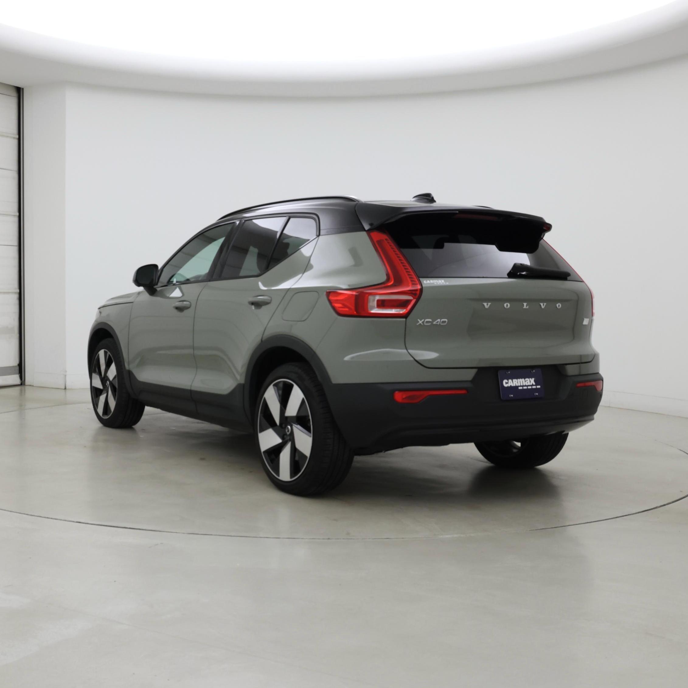 Thumbnail: 2023 Volvo XC40 - 2