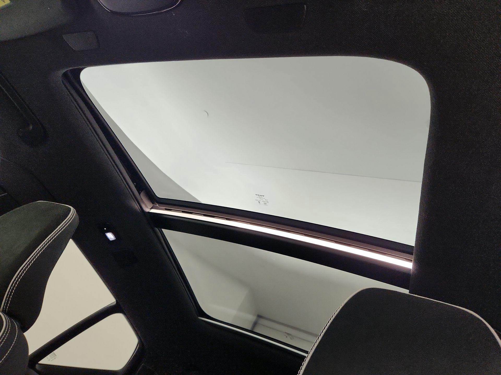 Thumbnail: 2023 Volvo XC40 - 20