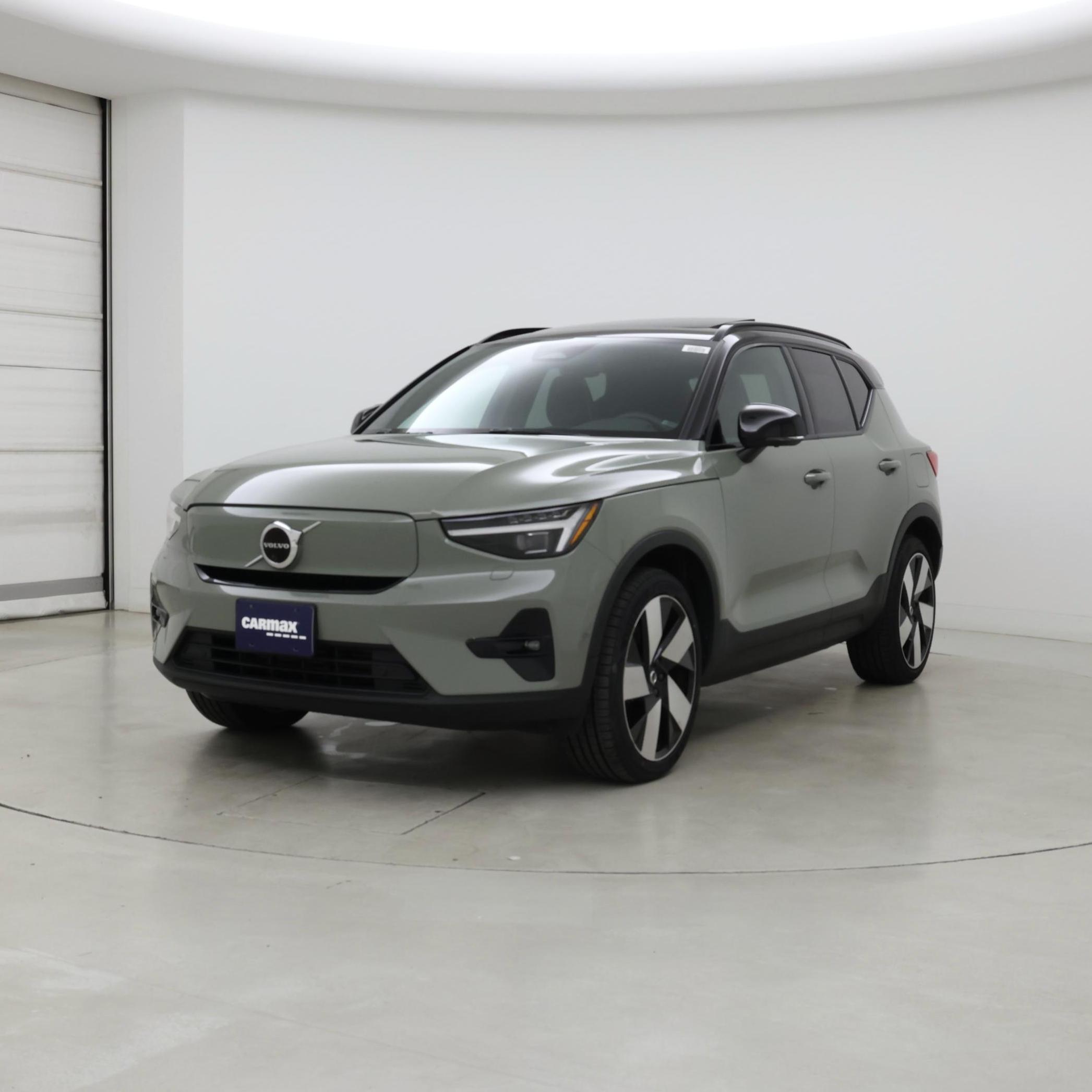 Thumbnail: 2023 Volvo XC40 - 4