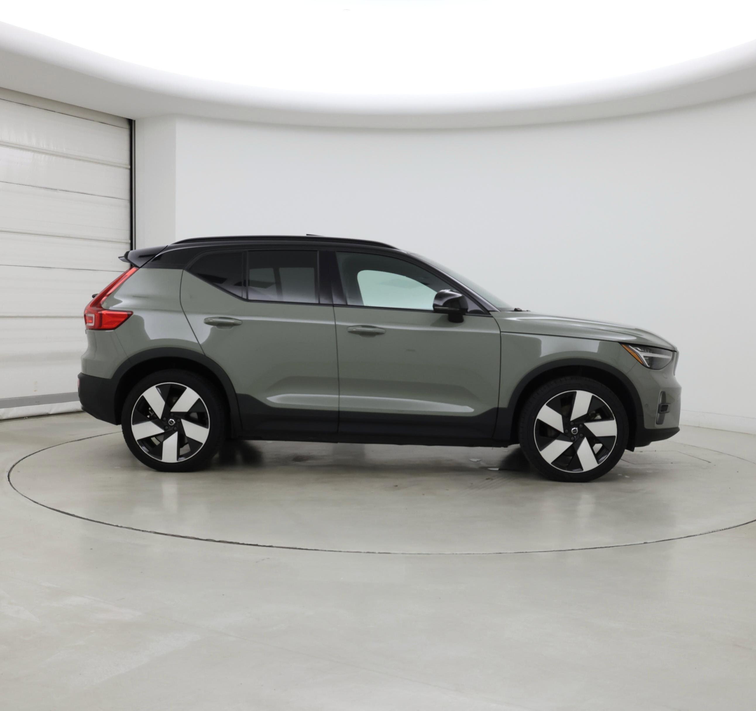 Thumbnail: 2023 Volvo XC40 - 7