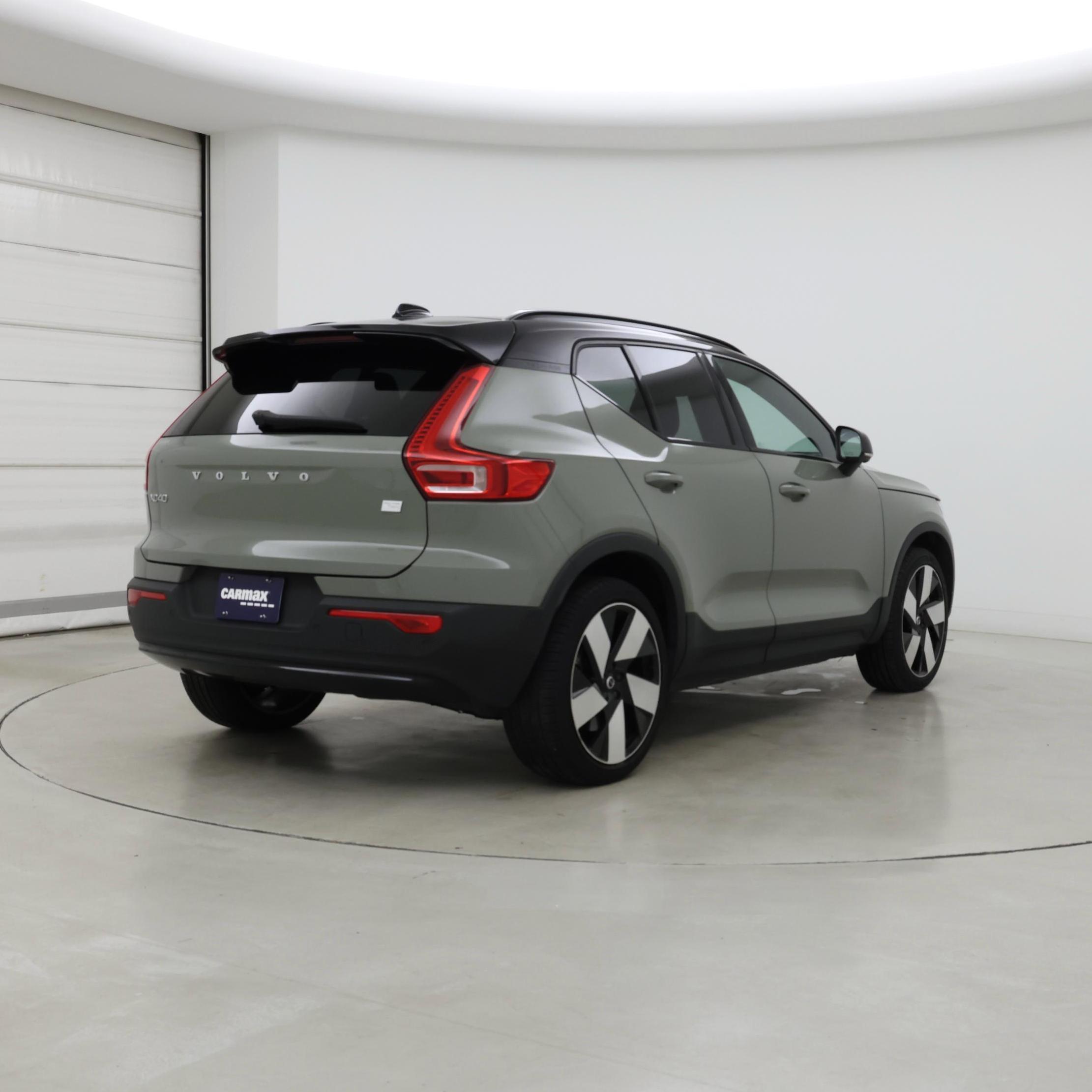 Thumbnail: 2023 Volvo XC40 - 8