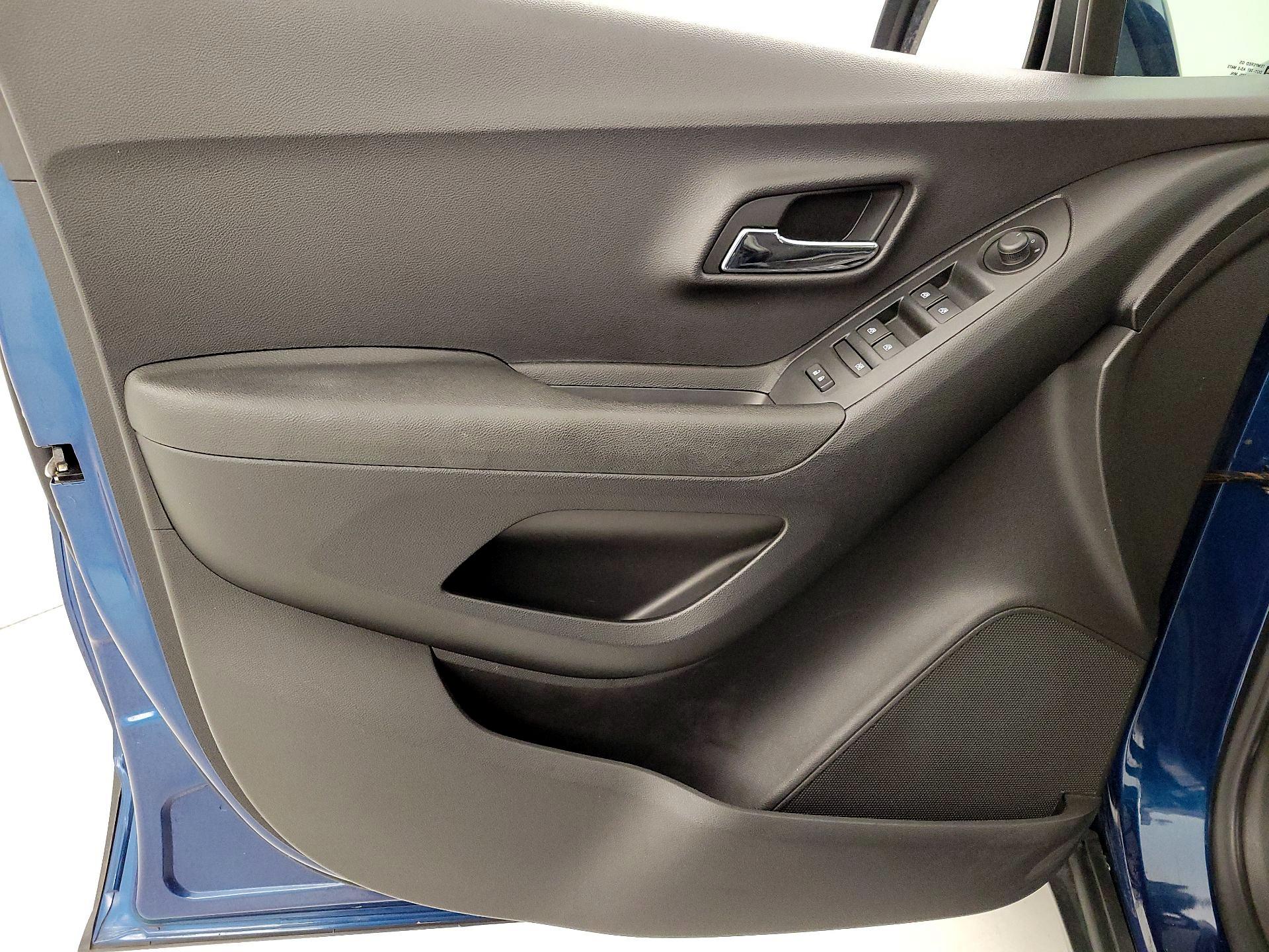Thumbnail: 2019 Chevrolet Trax - 12