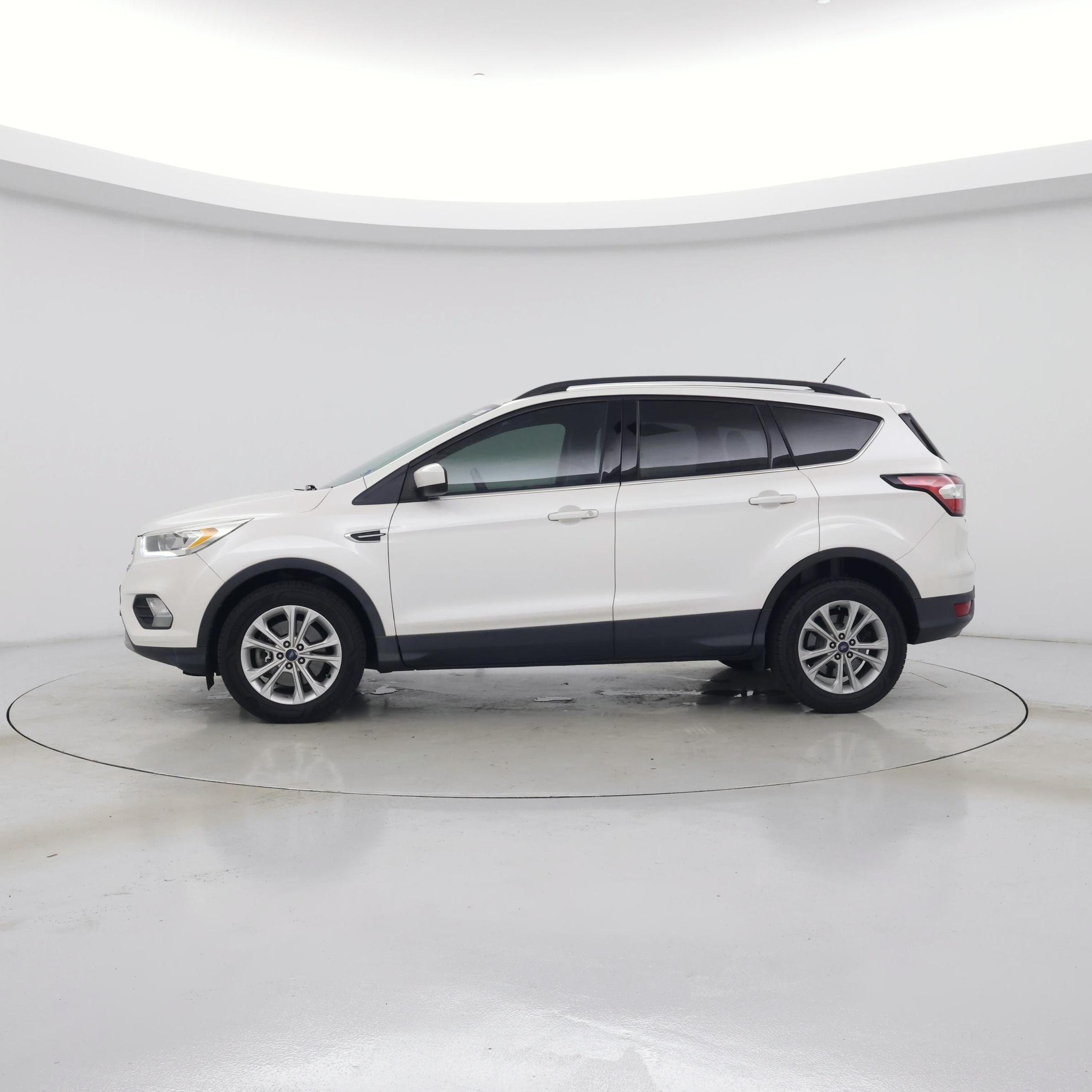 Thumbnail: 2017 Ford Escape - 3