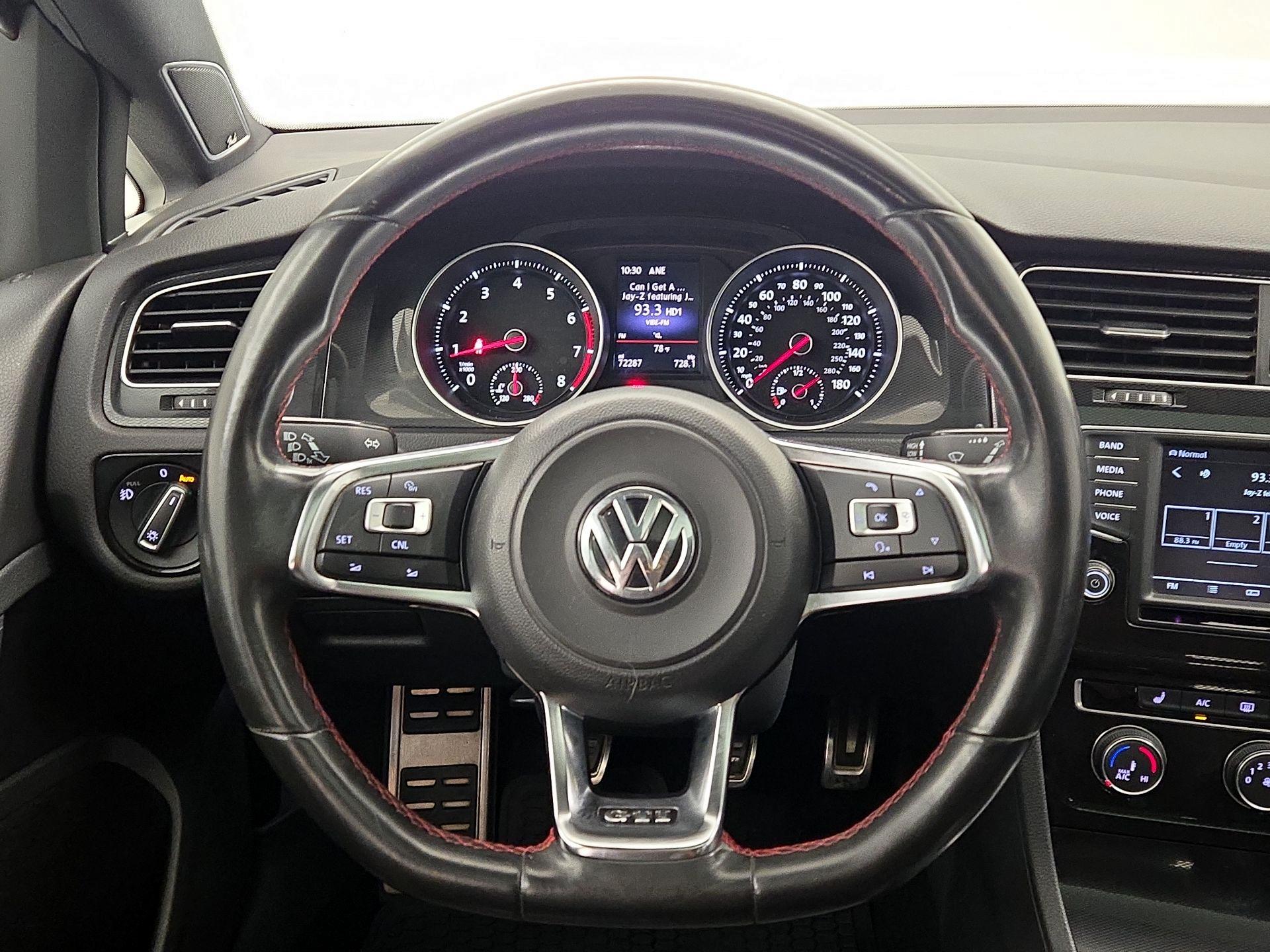 Thumbnail: 2016 Volkswagen Golf - 10