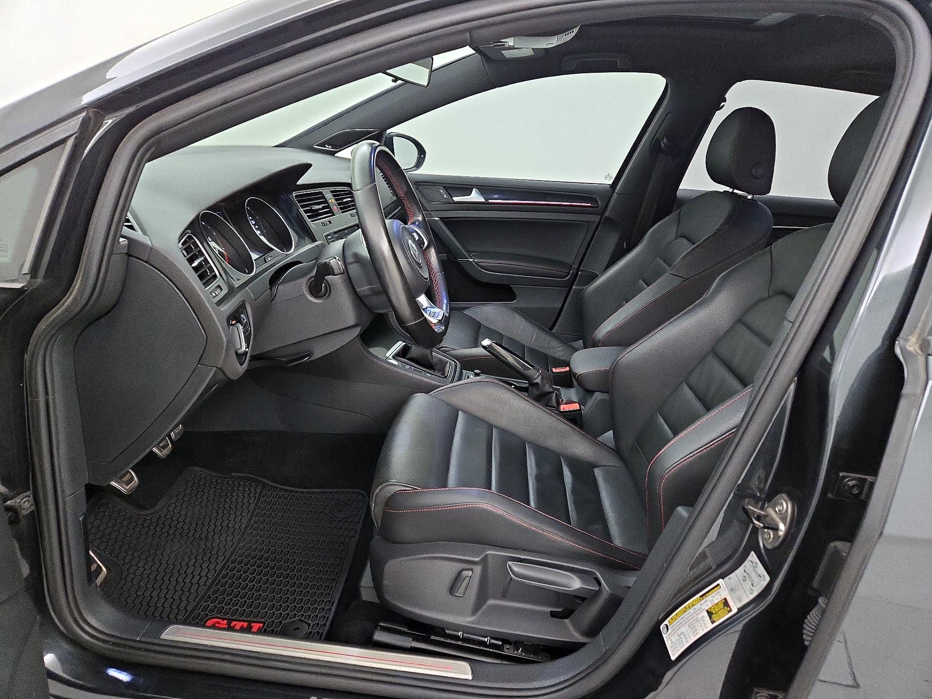 Thumbnail: 2016 Volkswagen Golf - 11