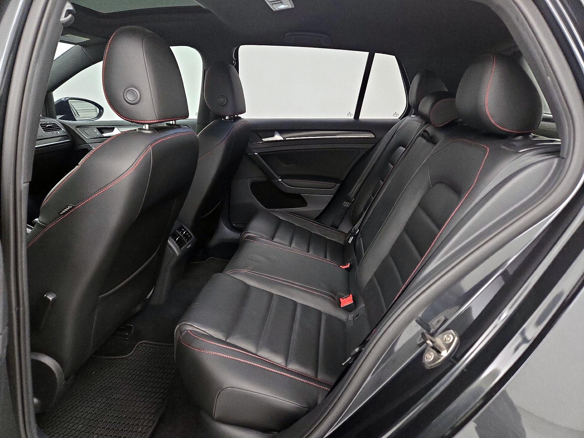 Thumbnail: 2016 Volkswagen Golf - 20