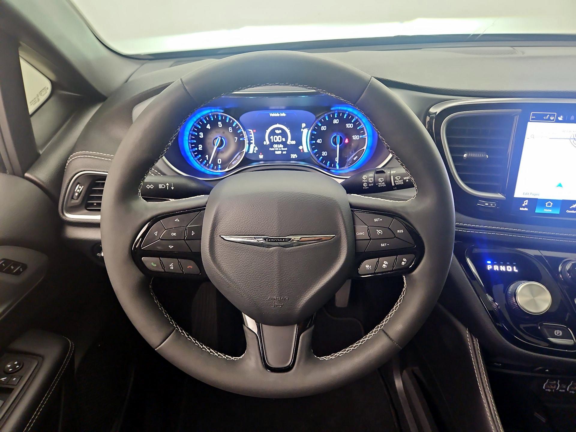Thumbnail: 2025 Chrysler Pacifica - 10