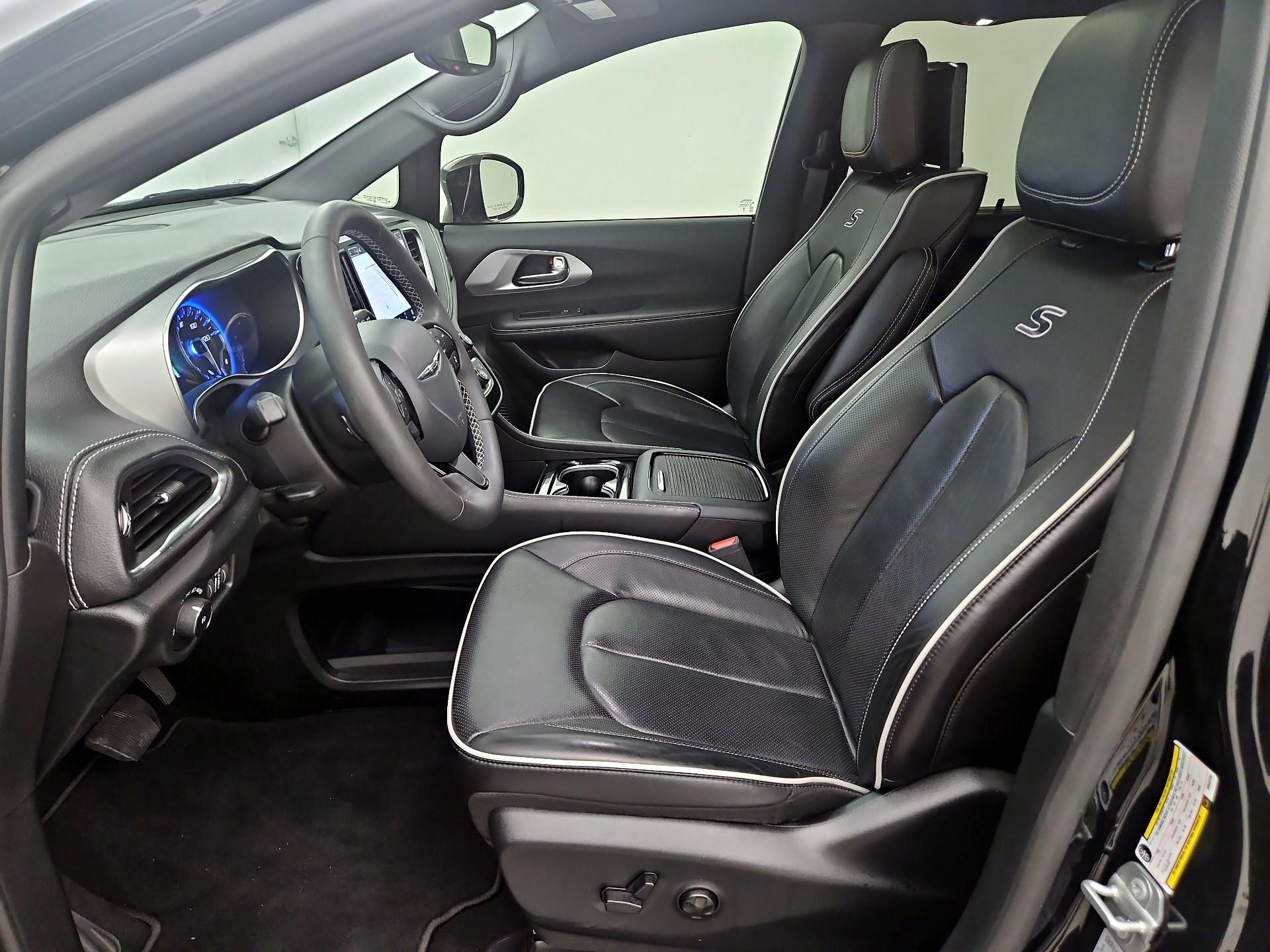 Thumbnail: 2025 Chrysler Pacifica - 11