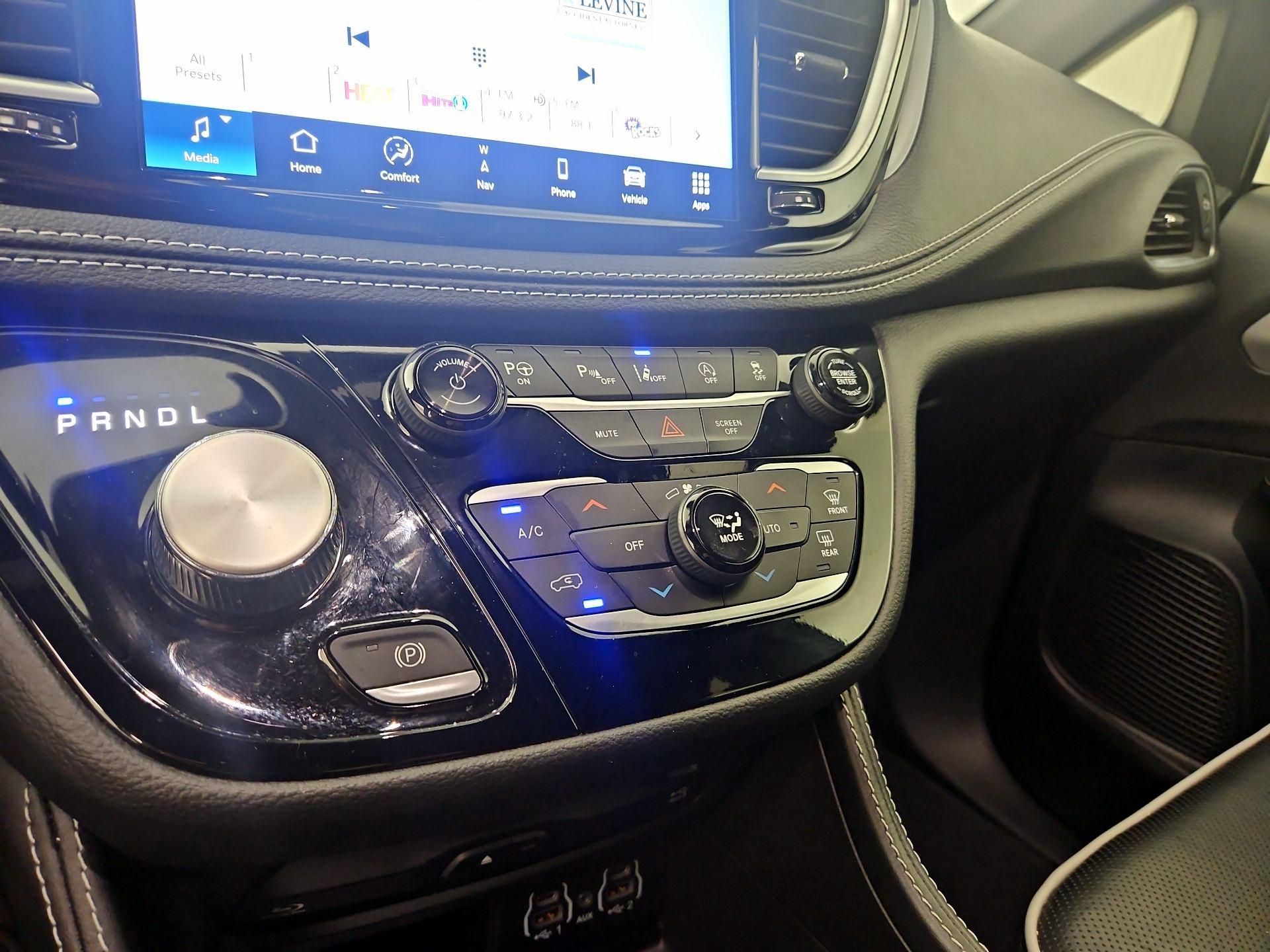 Thumbnail: 2025 Chrysler Pacifica - 17