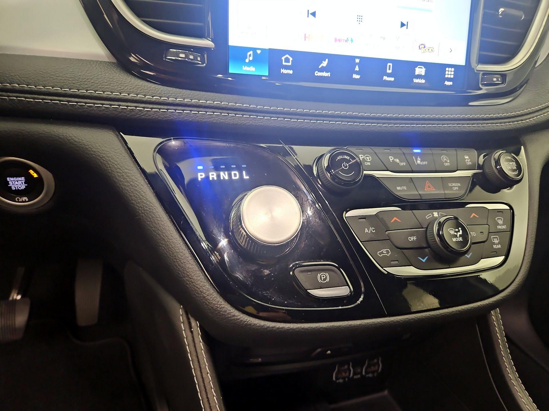Thumbnail: 2025 Chrysler Pacifica - 18