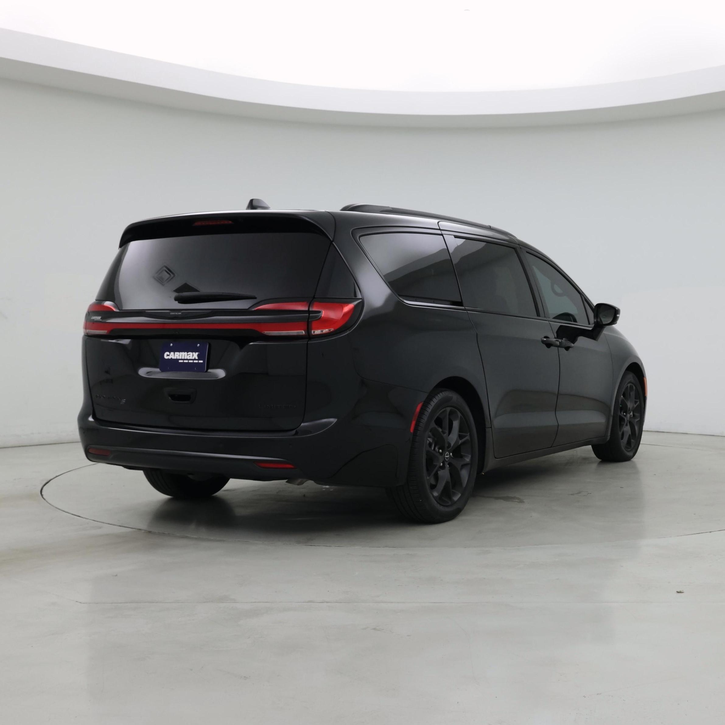 Thumbnail: 2025 Chrysler Pacifica - 8