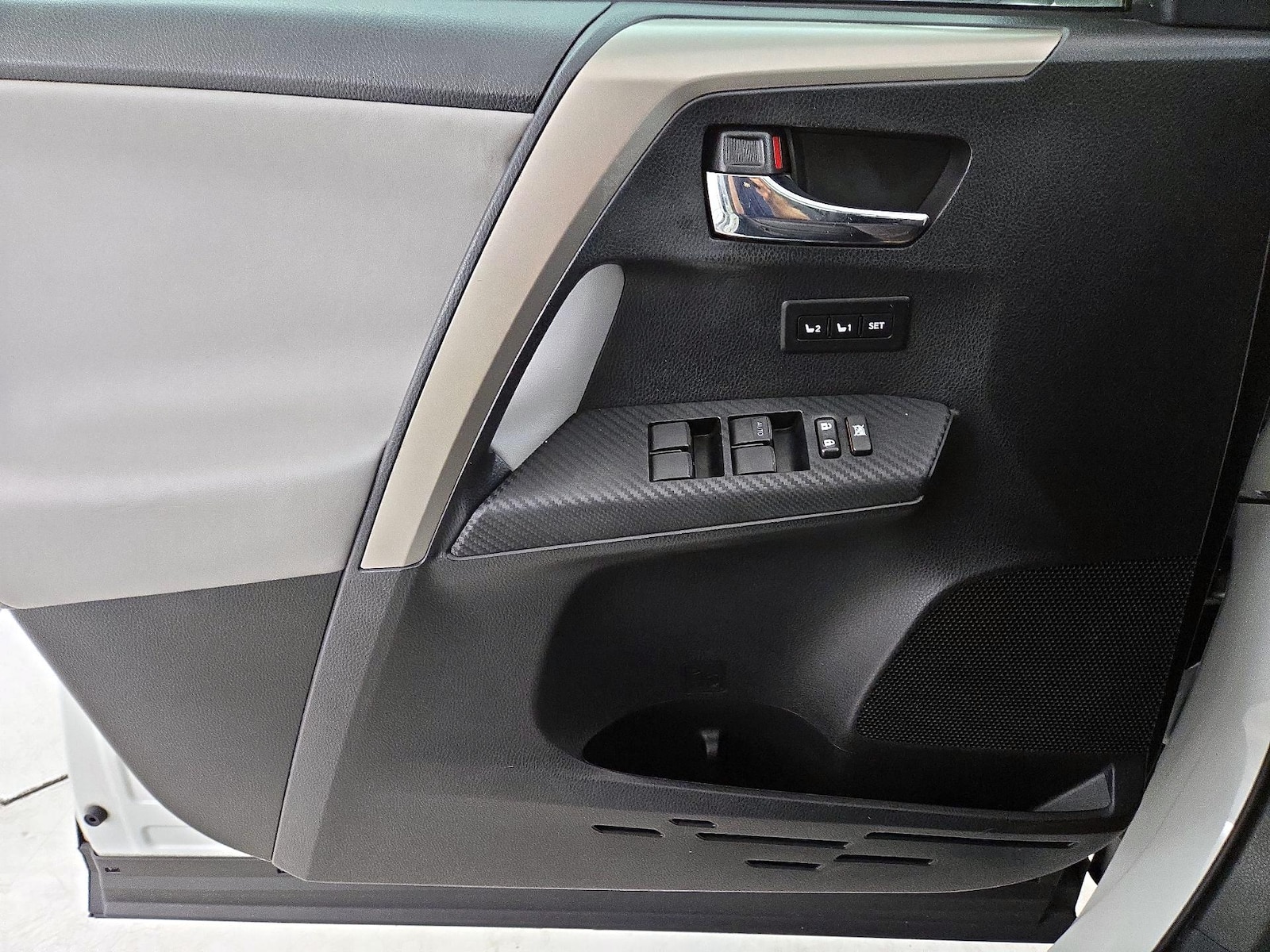 2015 Toyota RAV4 Limited - Photo 13