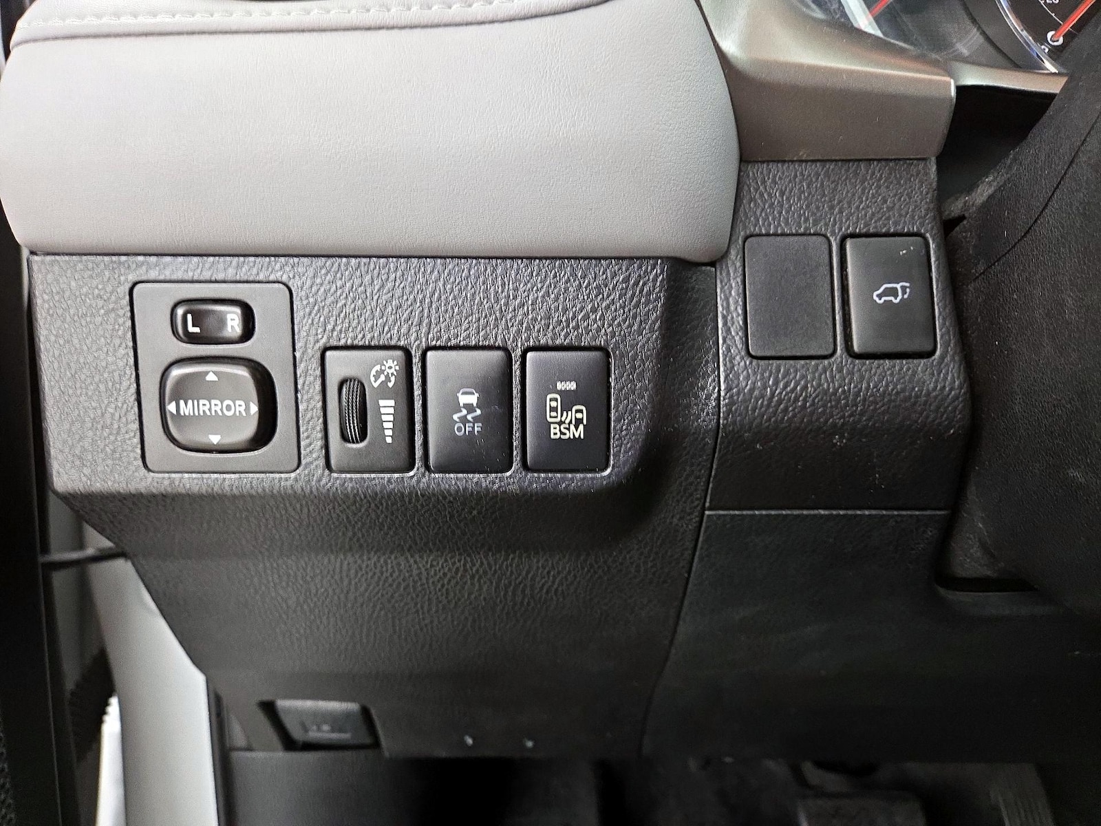 2015 Toyota RAV4 Limited - Photo 14