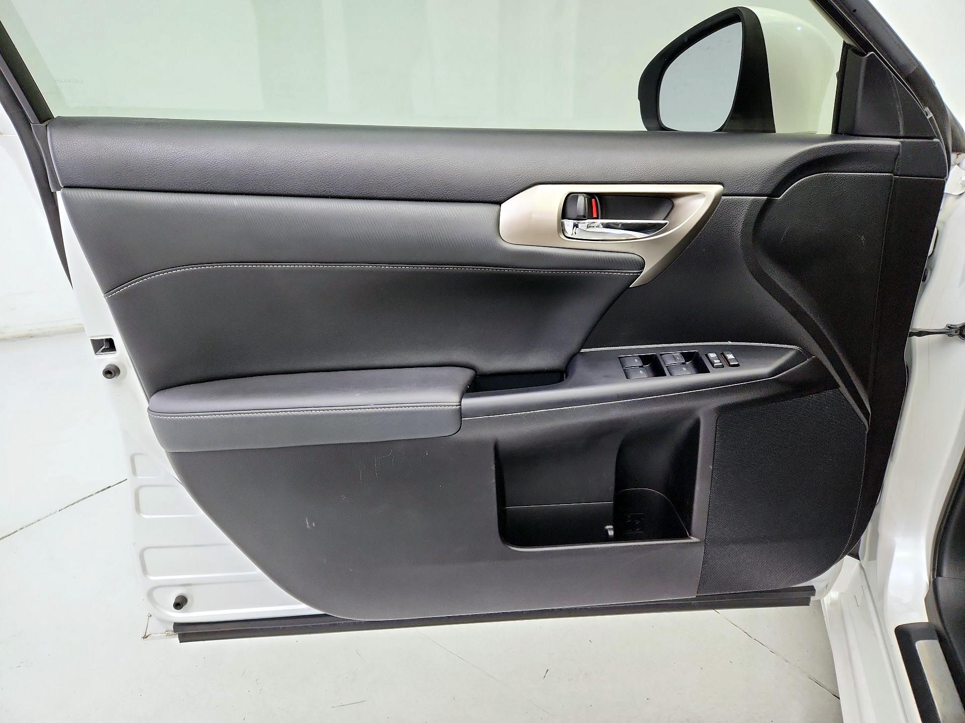 Thumbnail: 2015 Lexus CT - 12