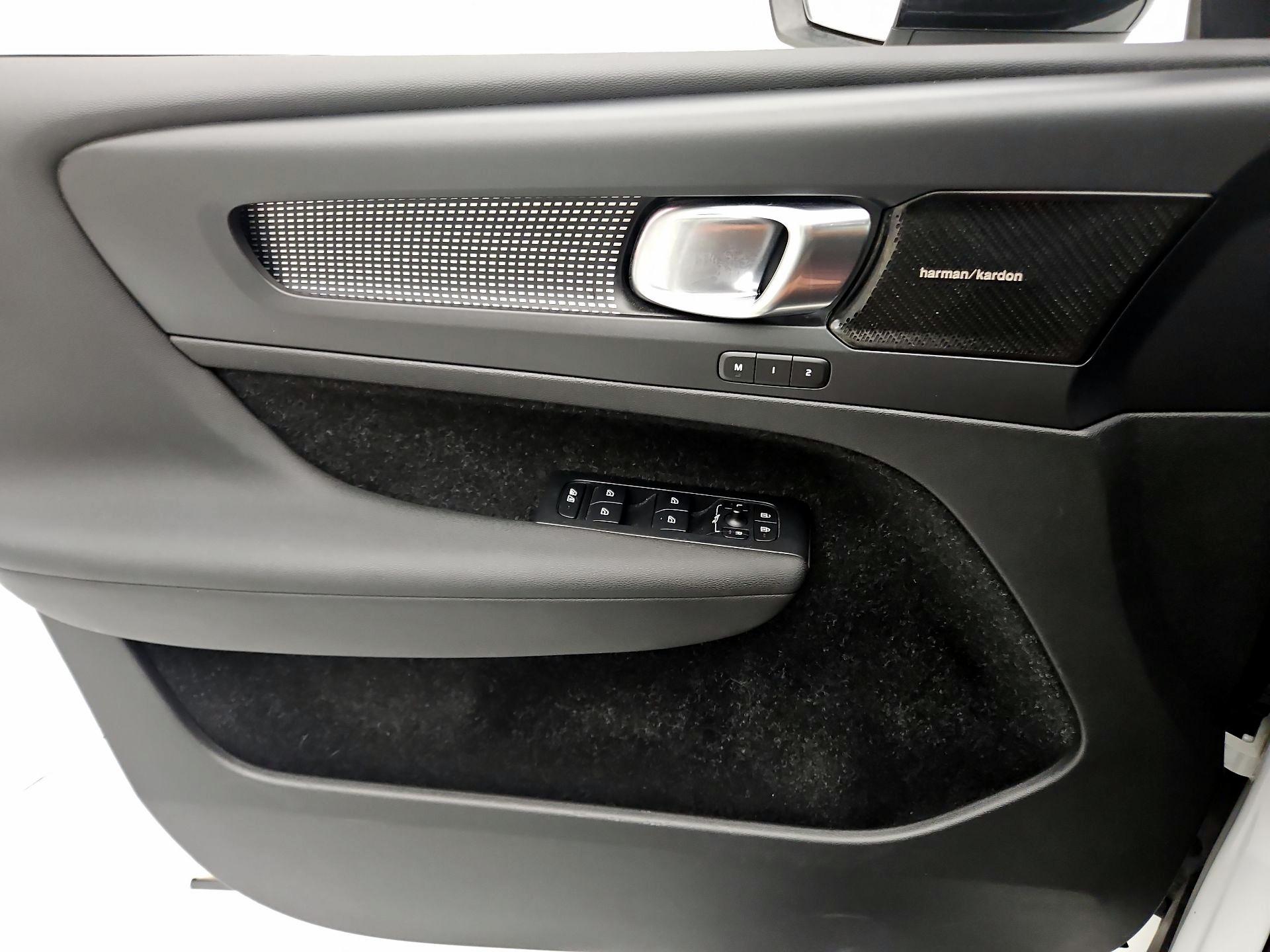 Thumbnail: 2020 Volvo XC40 - 12