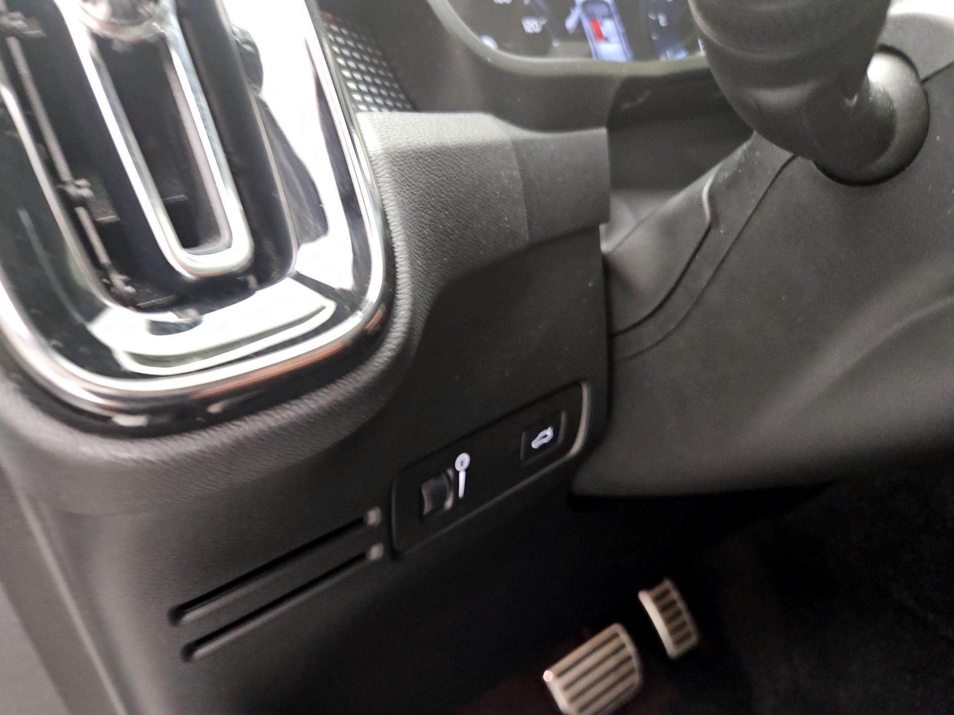 Thumbnail: 2020 Volvo XC40 - 13