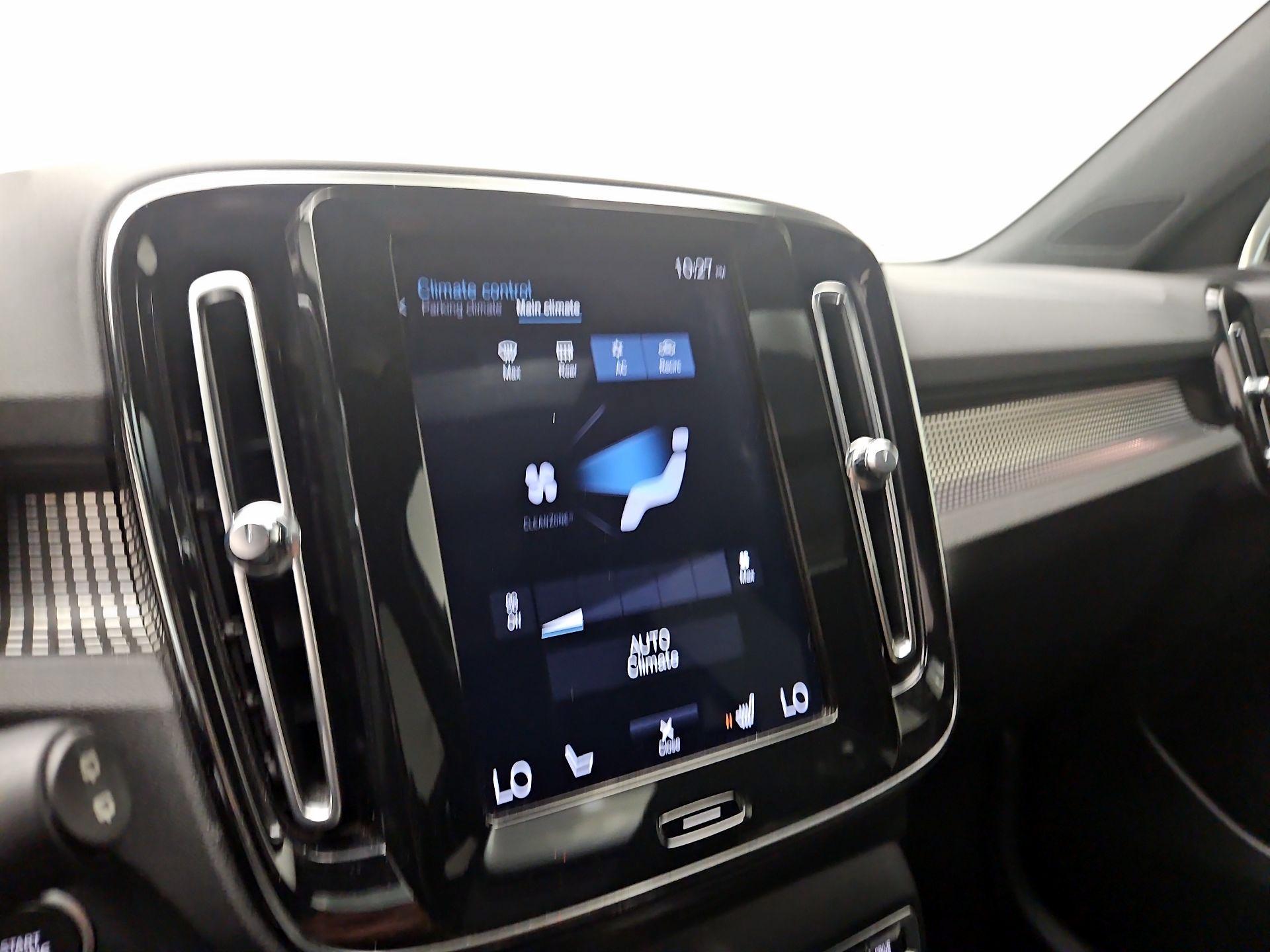 Thumbnail: 2020 Volvo XC40 - 17